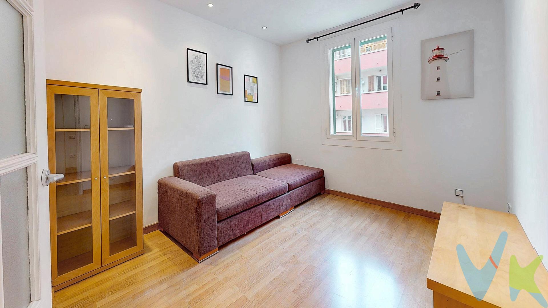 ¿Buscas espacio, ascensor y una finca bien cuidada? Tu nuevo hogar te espera. Características Principales. •	Superficie: 74 m². •	Distribución: 3 Dormitorios (ideal para familias o teletrabajo). •	Baño: 1 baño completo con bañera. •	Confort: Ventanas de doble acristalamiento y armarios empotrados. •	Climatización: Aire acondicionado en salón y radiadores eléctricos. •	Edificio: Finca con ascensor y en óptimo estado de conservación. . Ubicación estratégica. Si buscas una vivienda donde la funcionalidad y la ubicación manden, este piso es la opción inteligente. Se trata de un hogar acogedor, perfecto para quienes valoran la tranquilidad de las estancias interiores para un descanso sin ruidos urbanos, manteniendo la conexión con el exterior gracias a sus estancias que dan a la calle. La vivienda cuenta con una reforma previa que permite entrar a vivir de inmediato, aunque ofrece el potencial perfecto para actualizarla a tu gusto y revalorizar tu inversión. Sus tres dormitorios son un activo escaso en la zona, proporcionando el espacio necesario para que cada miembro de la familia tenga su lugar o para contar con ese despacho independiente que siempre has querido. . Vida urbana con todo a tu alcance. Situada en Palma, zona S’Escorxador. Olvídate de las largas distancias:. Conectividad: Excelentes conexiones de transporte público para moverte por toda la ciudad. Servicios: Rodeado de colegios, centros de salud y una amplia oferta de comercio local y supermercados. Ambiente: Un barrio práctico, seguro y dinámico, ideal para familias que buscan su primera propiedad o inversores que apuestan por una zona de alta demanda de alquiler. . ¡Es el momento de dar el paso!. Esta propiedad destaca por su equilibrio entre precio, m² y ubicación. . Es una oportunidad única para dejar de pagar alquiler y empezar a invertir en tu propio futuro. ¿Quieres visitarlo? No dejes que se te escape. Contacta hoy mismo para agendar una visita y descubrir el potencial de este hogar. El precio de venta indicado no incluye el Impuesto de Transmisiones Patrimoniales (ITP), que será orientativamente del 8 %, ni los gastos notariales y registrales, estimados orientativamente en un 2 % del valor de la compraventa, los cuales deberán ser abonados por la parte compradora al firmar la correspondiente escritura pública. El importe de los impuestos se calcula sobre el precio final que conste en la escritura pública y puede variar en función de a normativa aplicable, así como de las subvenciones, ayudas, edad y demás circunstancias personales del contribuyente. Los honorarios de la agencia inmobiliaria serán asumidos íntegramente por la parte vendedora, no suponiendo coste alguno para la parte compradora. Inmobiliaria Inscrita en el Registre Oficial de Agents Immobiliaris de les Illes Balears con el NUMERO REGISTRO: GOIBE747077/2024