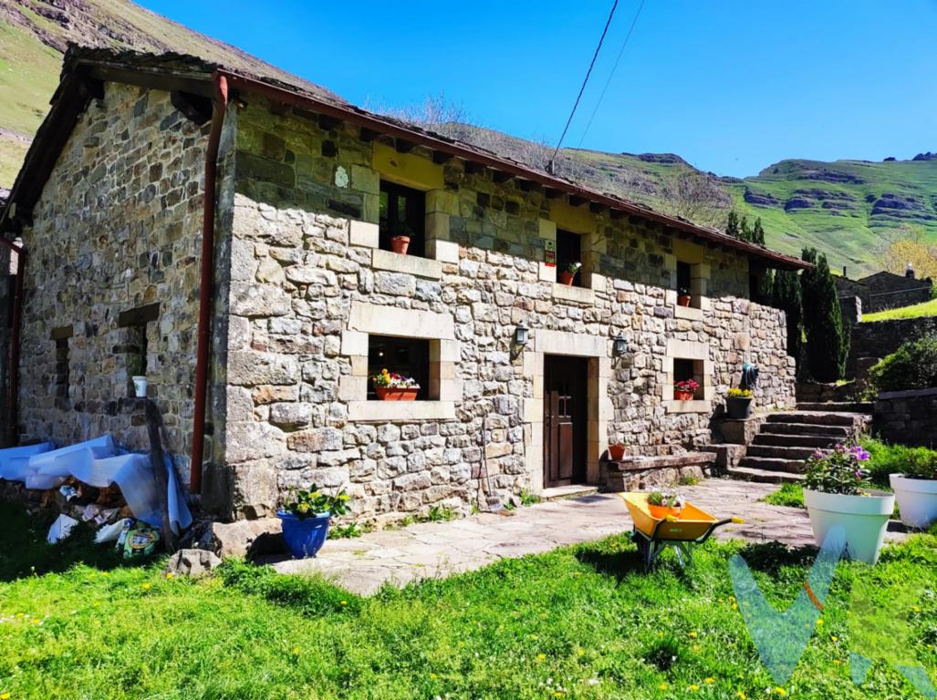 Las fotos no hacen justicia a las increíbles vistas de esta fantástica CABAÑA REFORMADA ubicada en la Vega de Pas, junto al río Yera.Imagínate vivir en plena naturaleza, en una finca de más de 6.000m2 en una casa súper acogedora con todas las comodidades. incluso internet.Esta magnífica propiedad consta de una CASA PRINCIPAL perfectamente reformada, con dos grandes habitaciones y un baño. Su fantástico salón con CHIMENEA te ayuda a desconectar de la rutina del día a día. Te invitamos a realizar la VISITA VIRTUAL que hemos preparado para ti.La SEGUNDA CASA está lista para ser reformada a tu gusto. Te aconsejamos respetar el fantástico HORNO DE LEÑA que tiene, que en tiempos fue la panadería de la zona.¡¡¡NO TE DEJARÁ INDIFERENTE!!! ¡¡LLÁMANOS Y VEN  CONOCERLA!!Los precios mostrados no incluyen impuestos, gastos de compraventa ni financiación.