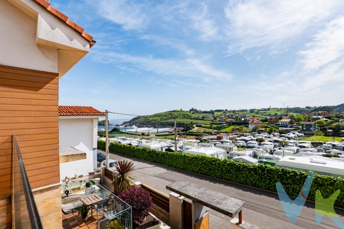 Hoy en Agencia La Playa queremos ofreceros este exclusivo chalet con parcela frente al mar en Santa María del Mar (Castrillon, Asturias)Te sugerimos descubrir esta magnífica oportunidad de vivir junto a una de las costas más espectaculares del norte de España. Este chalet independiente se sitúa en la calle Bellamar,frente a la playa de Santa María del Mar, en el municipio de Castrillón, y a escasos minutos de los arenales de Bayas y Bahínas.La vivienda se encuentra enclavada en una parcela de 325 m², con un jardín perimetral que rodea la propiedad y aporta privacidad y un entorno ideal para el descanso. Construida en el año 2014, cuenta con una superficie construida de aproximadamente 70 m² por planta y se distribuye en tres niveles:Planta sótano: amplio garaje con capacidad para dos vehículos, zona de almacenamiento, cuarto de instalaciones y espacio de lavandería,  Planta baja: luminoso salón-comedor con acceso a terraza, cocina independiente, un dormitorio y un baño completo y la Planta primera se distribuye en tres dormitorios y dos baños, destacando el dormitorio principal que dispone de vestidor y baño en suite.La propiedad procede de una recuperación bancaria, lo que la convierte en una excelente oportunidad de inversión o adquisición como vivienda habitual o vacacional. Requiere algunas mejoras, ya presupuestadas en aproximadamente 30.000 EUR, lo que permite personalizarla al gusto y aumentar significativamente su valor.Una ubicación privilegiada, rodeada de naturaleza, mar y tranquilidad, ideal para quienes buscan calidad de vida en un entorno único.No dejes pasar esta oportunidad de vivir frente al Cantábrico.En las últimas fotografías de este anuncio podrás descubrir una propuesta de reforma realizada mediante home staging virtual con inteligencia artificial, que muestra cómo podría transformarse esta vivienda tras una actualización estética.En el Precio publicitado (PVP) no esté incluido el Impuesto de Transmisiones Patrimoniales ni los gastos de notaria y registro.