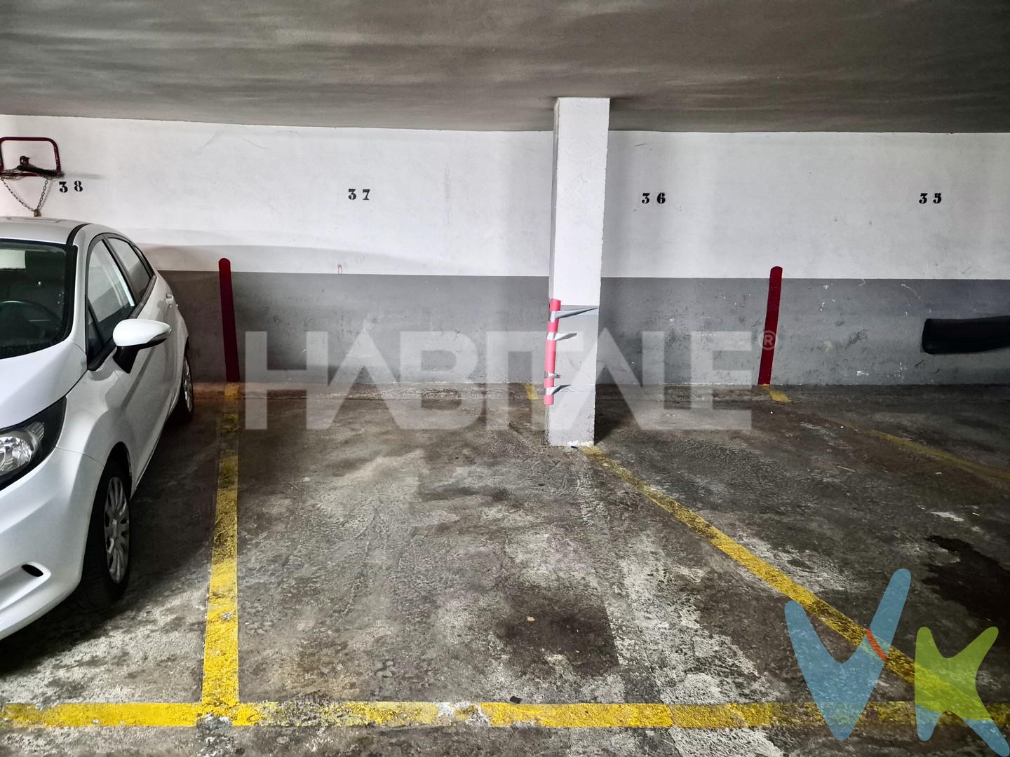 Habitale presenta en exclusiva esta plaza de garaje en venta ubicada en Poblats Marítims, Valencia. Tiene dos accesos (tanto de entrada como de salida): el primero en C. Professor Vicente Llorens Castillo; y, el segundo en C. Méndez Nuñez.

Se sitúa en el sótano -1 del edificio con acceso cómodo mediante dos alternativas de rampa de entrada y salida. Su disposición en espiga facilita la maniobra, haciendo más cómoda tanto la salida como el estacionamiento. 

Cuenta con 11 m2 (medidas aproximadas de 2,45 x 4,3), con capacidad para coche de tamaño mediano. La plaza de garaje objeto de venta es la señalada en la fotografía del anuncio.

Una opción ideal para quienes buscan mayor comodidad en su día a día y disponer siempre de un lugar donde aparcar en una zona donde disponer de plaza de garaje aporta un importante valor añadido.

¡Contáctanos y reserva una visita!
_________

Por mandato expreso del propietario, comercializamos este inmueble en EXCLUSIVA, lo que le garantiza el acceso a toda la información, a un servicio de calidad, un trato fácil, sencillo y sin interferencias de terceros. Por este motivo, se ruega no molestar al propietario o a los vecinos. Muchas gracias por su comprensión.

Precio de venta: 20.000 €. El precio no incluye impuestos ni gastos de compraventa. ITP general CV: 9% —estimado: 1.800 €, salvo tipo reducido, exención, valor de referencia catastral o base imponible que legalmente corresponda—. Honorarios de agencia parte compradora: 750 € + IVA 21% —907,5 € (IVA incluido) —. Notaría, Registro, gestoría y financiación: según aranceles/servicios contratados, sin porcentaje fijo. Total orientativo estimado mínimo: 22.707,5 €.

Agentes de la Propiedad Inmobiliaria inscritos con número de registro RAICV 2880 y 4357, las operaciones están garantizadas con Seguro de Responsabilidad Civil y Seguro de Caución.