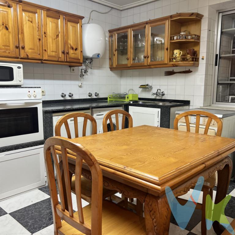 Se vende espectacular y amplísima propiedad totalmente amueblada y equipada en Laviana (Asturias). Una vivienda «lista para entrar a vivir», completamente adaptada, perfecta para familias numerosas, personas con movilidad reducida o como inversión sin necesidad de realizar desembolsos adicionales en mobiliario o electrodomésticos.Distribución interior y equipamiento:Totalmente amueblado: Se entrega equipado tal y como se encuentra, con muebles en todas las estancias.Cocina equipada: Con todos los electrodomésticos principales listos para su uso diario.4 Habitaciones: Amplias, luminosas y completamente amuebladas (ideales para dormitorios principales, despacho o zona de estudio).1 Baño adaptado: Espacioso y diseñado específicamente para personas con movilidad reducida, ofreciendo máxima seguridad y autonomía.1 AseoSalón: Espacio de estar acogedor y luminoso con su correspondiente mobiliario.Espacio exterior y accesibilidad:Gran terraza trasera de 38 m²: Espacio exterior privado provisto de zona de lavadero. Un entorno único para cenador, descanso o disfrutar del aire libre.Silla salvaescaleras eléctrica privativa: Sistema de silla eléctrica de uso exclusivo en la entrada, eliminando por completo las barreras arquitectónicas.Climatización y suministros:Aire acondicionado instalado: Bomba de frío y calor para un confort térmico inmediato durante todo el año.Toma de gas ciudad en la ventana: Acometida disponible en la propia ventana por si se desea instalar caldera de gas en el futuro.Gastos:Comunidad: 36/mes.IBI 133,63/año.Ubicación, transporte y aparcamiento:Estación de tren a la puerta: Ubicación inmejorable frente a la estación de tren, facilitando el desplazamiento diario por la región.Aparcamiento cómodo: Zona de estacionamiento directamente frente a la vivienda.Servicios cercanos: Centro de salud, supermercados, colegios y comercio local a pocos minutos a pie.Conexión por carretera: A solo 30 minutos en coche de Oviedo y Gijón mediante la Autovía Minera (AS-I).Una oportunidad \'llave en mano\', amueblada, accesible y con una gran terraza en pleno Laviana! Contacta para coordinar tu visita.El precio de venta no incluye los gastos e impuestos derivados de la operación.Corresponden al comprador el pago del Impuesto sobre Transmisiones Patrimoniales (ITP), calculado sobre el valor más alto entre el precio de venta y el valor de referencia catastral, así como los honorarios de notaría y registro según aranceles oficiales, teniendo el comprador libertad para elegir notario. Para consultar los porcentajes del ITP en Asturias puede hacerlo a través de la web oficial de servicios tributarios del Principado de Asturias. IMPORTANTE ZONA EN RIESGO DE DESPOBLACION ITP REDUCIDO. https://sede.tributasenasturias.es/sites/sede/default/es_ES/Que-quieres-hacer/Transmisiones-Patrimoniales-y-AJD.Asimismo, el comprador asumirá los gastos de tasación y costes bancarios si precisa hipoteca. Por su parte, el vendedor asumirá el pago de la plusvalía municipal y los honorarios de intermediación. Este anuncio es meramente informativo y los interesados tienen derecho a solicitar la documentación adicional del inmueble conforme a la normativa vigente.¡No dejes pasar esta oportunidad! Contacta para más información o concertar una visita sin compromiso.