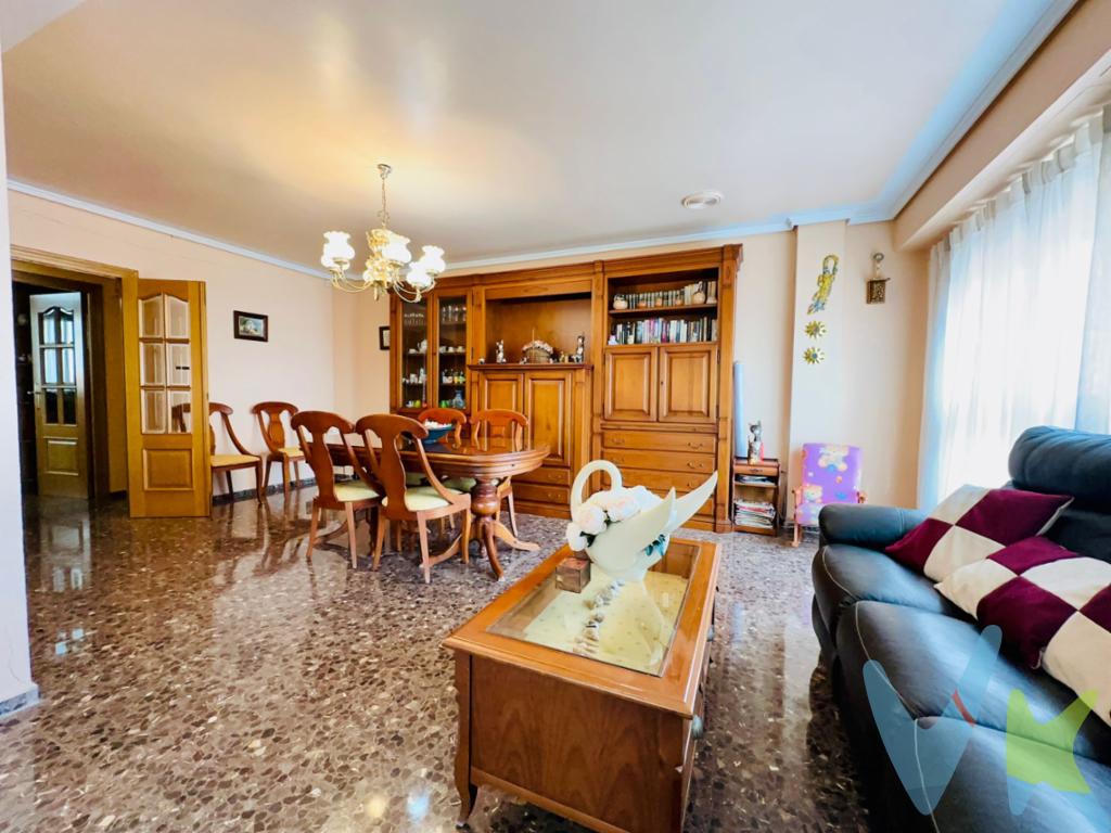 ¡FANTÁSTICO Y EXCLUSIVO ÁTICO EN SAGUNTO CON VISTAS PANORÁMICAS!.Te presentamos una oportunidad única para vivir en un maravilloso ático espacioso, luminoso y con todas las comodidades en una de las zonas más privilegiadas de Sagunto.CARACTERÍSTICAS DESTACADAS:.Superficie aproximada de 140 m², perfectamente distribuida para aprovechar al máximo cada espacio.4 habitaciones amplias con armarios empotrados, ideales para garantizar orden y comodidad, además la habitación principal dispone de un cómodo vestidor privado.2 baños completos, perfectamente equipados y funcionales para satisfacer todas las necesidades familiares.Amplio salón-comedor con abundante luz natural durante todo el día, que crea un ambiente acogedor y perfecto para reuniones familiares y sociales.Cocina independiente, espaciosa y acompañada de una práctica galería que aporta funcionalidad y espacio adicional.Completamente amueblado y listo para entrar a vivir, ofreciéndole confort desde el primer momento sin necesidad de hacer cambios ni reformas.Suelo de terrazo, destacando por su fácil mantenimiento, durabilidad y estética clásica.Trastero incluido, ofreciendo un espacio adicional ideal para almacenamiento y organización del hogar.Plaza de garaje incluida, garantizando la comodidad y seguridad diaria de tu vehículo.Ascensor en finca, facilitando enormemente el acceso a todas las plantas y aportando comodidad diaria.Espectaculares vistas amplias y despejadas, orientación Norte que garantiza un ambiente fresco, agradable y luminoso durante todo el año, especialmente apreciado durante los meses más calurosos.Calificación energética: G.UBICACIÓN PRIVILEGIADA: Situado en un entorno tranquilo, próximo a colegios, supermercados, transporte público, centros de salud, parques, zonas verdes y diversos comercios.Todo al alcance para disfrutar de una vida cómoda y práctica, ideal para familias o personas que valoran la calidad de vida.No pierdas esta magnífica oportunidad de adquirir un ático excepcional en Sagunto, diseñado para ofrecerte confort, calidad y estilo de vida inmejorable.¡Ven a visitarlo y enamórate a primera vista!.Contáctanos ahora mismo y solicita tu visita personalizada.¡Te esperamos con mucho gusto!.REF: 4622.