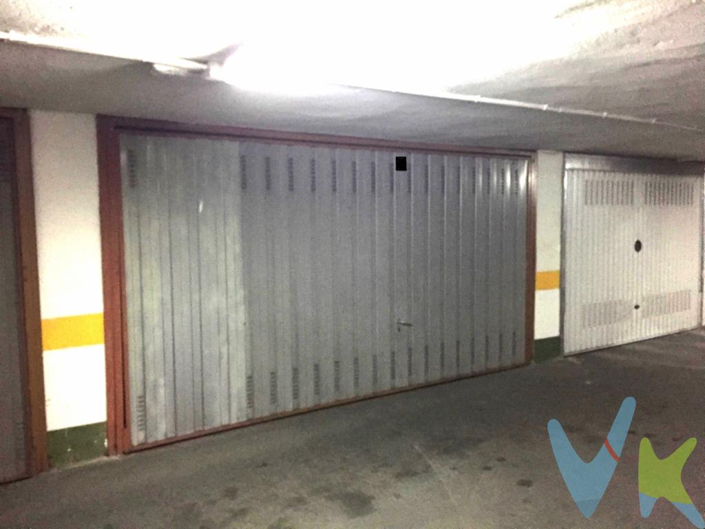 En pleno centro de Torrelavega, más concretamente en la calle Augusto G. Linares, tenemos para la venta este amplio garaje cerrado, situado en la planta -2 del edificio.Cuenta con buenos accesos, y puede aparcar un coche de manera muy holgada y además quedar suficiente espacio de almacenaje.Llámenos para concertar una visita y les atenderemos de inmediato.