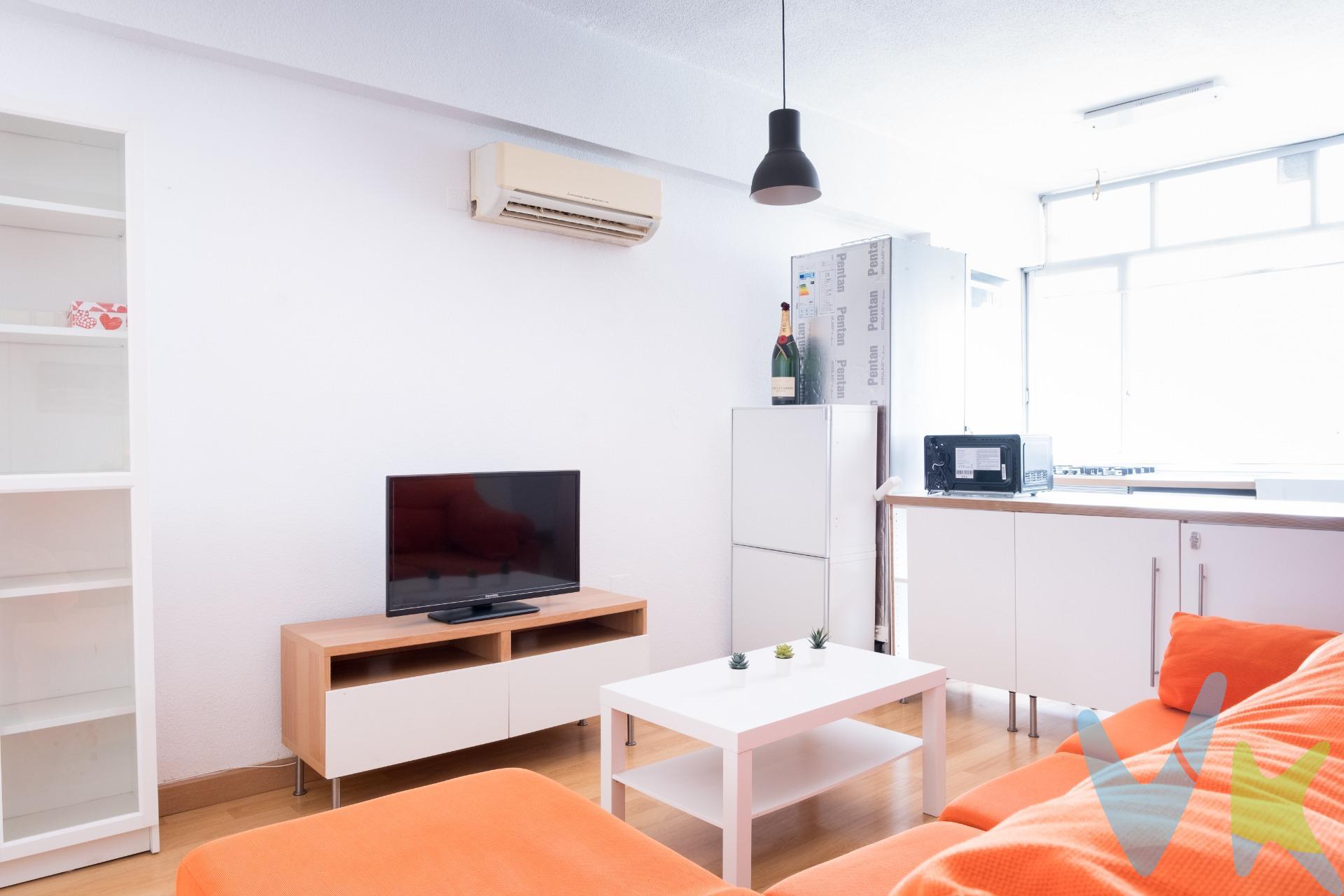 ¡Descubre este acogedor piso en el barrio de San Antón, Murcia!. Este piso, situado en una tercera planta sin ascensor, es perfecto tanto para quienes buscan comodidad y funcionalidad en una ubicación céntrica, como para inversores que desean obtener una rentabilidad bruta, superior al 6%*. Se encuentra ubicado muy cerca de El Corte Inglés, concretamente en el barrio de San Antón, con vistas a la Calle Nueva de San Antón. Con 86 m² de superficie construida y 71,10 m² de superficie útil, ofrece un espacio bien distribuido. La vivienda cuenta con un hall-salón-comedor-cocina, un aseo (WC y lavabo), y un baño (lavabo doble y ducha, sin WC), 2 dormitorios con cama doble y un dormitorio simple con terraza privada. Todas las habitaciones son exteriores con orientación Este, y el salón-comedor con cocina americana, dan a un patio de manzana amplio con orientación Oeste. El inmueble está amueblado, dispone de aire acondicionado en el salón-comedor, y cuenta con suministro de agua y luz. Además, tiene electrodomésticos como lavadora, horno, microondas, frigorífico, plancha, TV, etc. El calentador de agua es un termo eléctrico. San Antón es una zona residencial que combina tranquilidad y comodidad, ofreciendo una amplia gama de servicios para facilitar la vida diaria. Aquí encontrarás supermercados y tiendas locales, donde podrás abastecerte sin necesidad de desplazarte lejos. También hay colegios y centros educativos, lo que la convierte en una opción ideal para familias. Para el bienestar y la salud, la zona cuenta con centros médicos y farmacias, garantizando acceso rápido a servicios sanitarios. Además, dispone de zonas verdes y parques, perfectos para pasear o disfrutar al aire libre. También encontrarás una buena oferta gastronómica con cafeterías y restaurantes, además de otras opciones de ocio en los alrededores. En términos de movilidad, San Antón está bien comunicado con Murcia mediante transporte público. La vivienda tiene paradas de autobús, parada de taxi, y punto de anclaje de bicicletas públicas en sus inmediaciones. *La rentabilidad se ha calculado en base al último contrato de alquiler, que ha estado en vigor hasta el mes de julio, y con una renta de 850 €. Nota:. -Los gastos de compra de la vivienda no están incluidos en el precio de venta. Consultad. -Comercializamos este inmueble en multiexclusiva compartida, y disponemos de toda la información necesaria. Se ruega no molestar a la propiedad y/o a los vecinos. -La oferta está sujeta a cambios o retirada del mercado sin previo aviso. Este anuncio en su conjunto, incluyendo textos, fotos, imágenes o cualquier otro contenido del mismo no es vinculante. Se muestra a título informativo y no contractual. Si estás interesado en esta casa, sea particular o agente inmobiliario, contáctenos y le informamos. Atendemos, de lunes a viernes, de 10:00 a 14:00 y de 16:00 a 20:00. Gracias. 