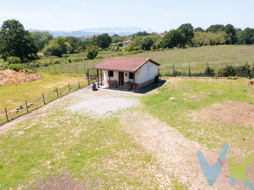 ¡Oportunidad única!  Ponemos en venta esta finca situada en el concejo de Siero, a 2 kilometros de Noreña, a un paso de Pola de Siero y a 15 minutos de Gijón. Con una superficie total de 1.257 m², este terreno es totalmente llano y edificable, ideal para construir la casa de tus sueños o un proyecto inmobiliario. Además, cuenta con una pequeña construcción con porche, perfecta para disfrutar desde ya mismo del aire libre y las vistas.    El terreno está cerrado con un muro de bloque y tiene portón de entrada garantizando privacidad. Su magnífico acceso facilita la llegada desde cualquier punto, lo que lo convierte en una ubicación estratégica tanto para vivir como para invertir. No pierdas la oportunidad de adquirir este terreno urbanizable en un núcleo urbano con todas las comodidades a tu alcance. ¡Contáctanos para más información!