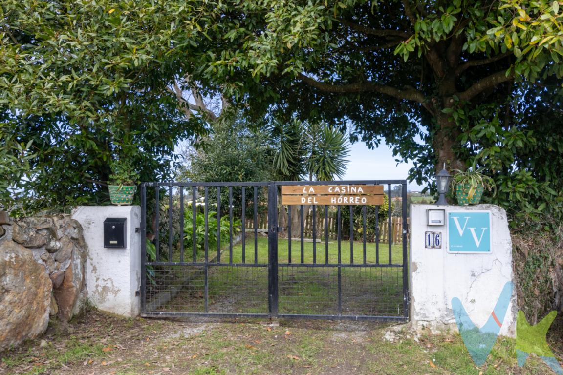 Descubre esta encantadora propiedad situada en Argüero, un precioso pueblo costero que combina la tranquilidad del entorno rural con la cercanía a algunas de las playas más bonitas de la zona, como la playa de Merón y la playa de España, en el concejo de Villaviciosa.Cuenta con licencia de alquiler vacacional.La propiedad dispone de dos viviendas independientes:La vivienda principal ofrece un ambiente cálido y acogedor, con dos habitaciones, un salón  equipado con dos chimeneas (una de leña y otra de pellets), y un baño.La segunda vivienda, distribuida en dos plantas, en la planta baja se encuentra el salón con cocina americana y un baño. La planta superior dispone de una amplia habitación.La parcela tiene dos casas de aperos y dos acogedores porches.Ubicada a tan solo 25 minutos de Gijón, esta propiedad combina la paz del entorno natural con la cercanía a la ciudad, ofreciendo lo mejor de ambos mundos.Gastos e impuestos no incluidos en el precio. A título orientativo, en segundas transmisiones, el comprador abonará el Impuesto sobre Transmisiones Patrimoniales (ITP). Para consultar los porcentajes del ITP en Asturias puede hacerlo a través de la web oficial de servicios tributarios del Principado de Asturias https://sede.tributasenasturias.es/sites/sede/default/es_ES/Que-quieres-hacer/Transmisiones-Patrimoniales-y-AJD. La base imponible será el mayor valor entre precio de compraventa, tasación o valor de referencia catastral. Gastos de notaría y registro según aranceles variables según precio, número de copias y complejidad.  El comprador escoge libremente notario. El vendedor asume la plusvalía y el resto de gastos son del comprador. Si se precisa hipoteca: Tasación, condiciones y costes bancarios según entidad elegida por el comprador; así como los gastos de gestoría y cualesquiera otros inherentes a la formalización de la compraventa. De acuerdo con la ley, no se incluyen en el precio otros gastos o tributos que legalmente correspondan al comprador. Honorarios de intermediación inmobiliaria a cargo del vendedor y honorarios de mediación inmobiliaria del 2% más I.V.A. a cargo del comprador. El consumidor tiene derecho, conforme a la normativa vigente, a disponer de información y documentación adicional relativa al inmueble y condiciones de la compraventa, accesible en la sede física de la Agencia Domingo en Avenida Hermanos Felgueroso 1 o Marqués de casa Valdés 7 bajo, de Gijón, o a través del correo electrónico info@agenciadomingo.com. La agencia actúa exclusivamente como intermediaria en la operación. Cualquier compraventa y sus condiciones quedan sujetas en todo caso a la aceptación expresa del vendedor del inmueble y a la posterior formalización del correspondiente contrato. El presente anuncio tiene carácter meramente informativo; la información suministrada se corresponde con la disponible a la fecha de publicación, pudiendo variar en función de las circunstancias o actualizaciones legales, contractuales y fiscales.