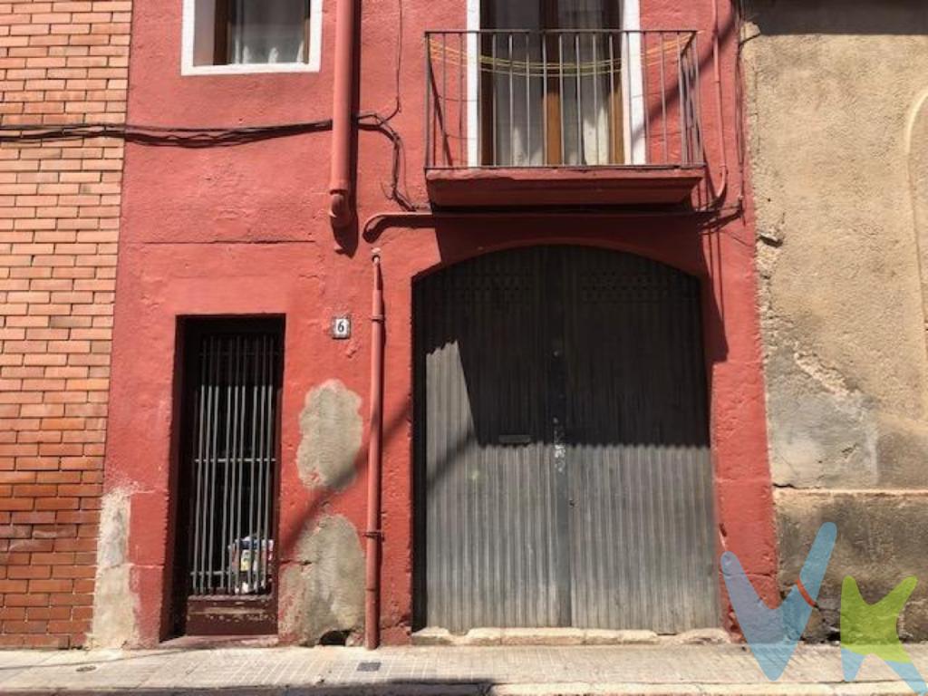 Local céntrico de 66m² ideal para almacén o trasteroEl precio indicado corresponde al PVP (Precio de Venta al Público).Los gastos adicionales derivados de la compraventa como los de notaría, registro de la propiedad e Impuesto de Transmisiones Patrimoniales (ITP)no están incluidos en el PVP. Estos gastos pueden variar según el precio final de la operación y la normativa aplicable, ya que se calculan sobre la base imponible del valor de transmisión del inmueble.API: 659 AICAT: 2268 ANTONIO MIGUEL GIL LLABERIA  - VIVENDEX REUS PARTNERS SL