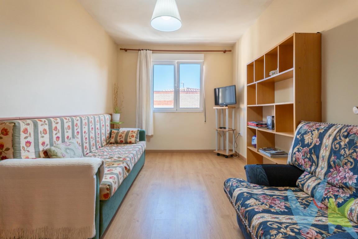 Preciosa vivienda en pleno centro de Luanco, a 2 minutos de la playa y del Puerto Deportivo. Un lugar ideal para tener tu segunda residencia, o esa casa de veraneo que todo el mundo desea. Se trata de una vivienda con amplia cocina, baño, 2 dormitorios y salita. En un edificio sin barreras arquitectonicas, con dos piezas a la calle San Roque, dormitorios principal y salita, y el resto a un patio luminoso. Locales de hostelería, Centros deportivos, y municipal, calles peatonales donde poder dar un paseo antes de acudir a cualquier local de la zona del puerto para  degustar la espectacular gastronomía que ofrece la villa luanquina. No lo dudes más, llámanos y ven a verla, no dejes que nadie se te adelante.En el precio final no están incluidos el Impuesto de Transmisiones Patrimoniales ni los Gastos de Notaría y Registro