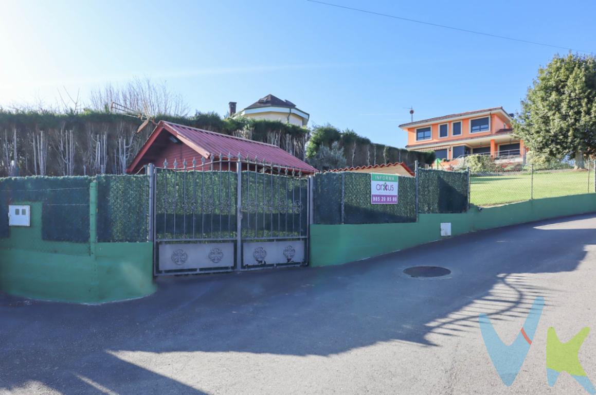 FINCA CON CABAÑA EN SAN ESTEBAN DE LAS CRUCES (OVIEDO)  NATURALEZA Y CIUDAD A UN PASO Si buscas un lugar para desconectar sin alejarte de Oviedo, esta finca en San Esteban de las Cruces es una oportunidad ideal. Un espacio tranquilo y privado donde disfrutar de la naturaleza, pero con excelente conexión con la ciudad.La propiedad cuenta con una acogedora cabaña equipada, que dispone de cocina y aseo, perfecta para disfrutar de fines de semana, vacaciones o escapadas en cualquier época del año.Una de sus grandes ventajas es su ubicación: situada en un entorno natural muy valorado, pero con parada de autobús urbano a pocos metros, lo que permite llegar cómodamente al centro de Oviedo sin necesidad de coche.Un lugar perfecto para quienes desean tener su propio rincón de naturaleza cerca de la ciudad, ya sea para descansar, disfrutar del aire libre, reunirse con amigos o cultivar un pequeño huerto.Ideal para:Tener un espacio privado para ocio y descansoAmantes de la naturaleza que quieran estar cerca de OviedoFinca de recreo o escapadas de fin de semanaPara más información o concertar una visita, no dudes en contactarnos. En el precio no se incluyen: Impuesto de transmisiones patrimoniales, gastos de notaría y registro. Los honorarios de la agencia inmobiliaria son asumidos integramente por la parte vendedora, no suponiendo coste alguno para el comprador. 