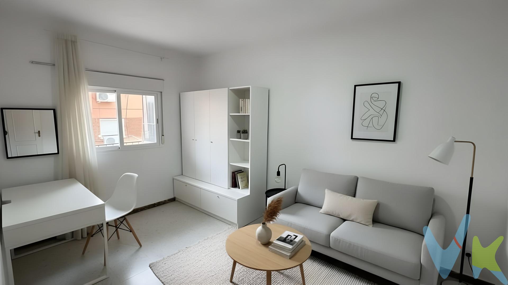 Ponemos a la venta esta vivienda exterior con balcón, situada en una cuarta planta de un edificio consolidado en Calle Jesuitas, una zona tranquila y bien comunicada, ideal como vivienda habitual y con un gran potencial de actualización. La vivienda destaca por su altura, luminosidad, buena distribución y confort térmico, contando con caldera individual y calefacción por radiadores. Además, se ha realizado una reforma virtual para ayudar al comprador a visualizar cómo puede quedar el piso tras una actualización moderna. 📐 Distribución. La vivienda se distribuye en:. Salón amplio y luminoso, con salida directa a un balcón exterior. Dos dormitorios, ambos con buen tamaño y luz natural. Cocina independiente, con ventana y múltiples posibilidades de mejora. Baño completo, con ventilación natural. Pasillo distribuidor que separa claramente zona de día y zona de descanso. 🌿 Balcón exterior. El balcón aporta luz, ventilación y desahogo exterior, siendo un espacio muy aprovechable para disfrutar del aire libre en altura. 🔥 Confort y equipamiento. Caldera individual. Calefacción por radiadores. Vivienda exterior. Cuarta planta. Buena ventilación cruzada. Distribución funcional. 🛠 Reforma virtual. El anuncio incluye imágenes de reforma virtual, que muestran una propuesta orientativa de actualización del inmueble. Estas imágenes permiten al comprador visualizar el potencial real de la vivienda, sin alterar el estado actual ni generar falsas expectativas. Se han teniendo en cuenta distribución y dimensiones reales de la vivienda. 💶 Precio de venta: 265.000 €. 💼 Financiación y acompañamiento. La vivienda dispone de tasación bancaria positiva, lo que facilita el acceso a financiación. Desde Vivienda Joven ofrecemos un acompañamiento integral durante todo el proceso de compra, que incluye:. Estudio de viabilidad financiera. Asesoramiento hipotecario personalizado. Acompañamiento hasta la firma en notaría. 📌 Condiciones. Impuestos, notaría, registro y gastos inherentes a la compraventa no incluidos en el precio. Comercialización sujeta a verificación de viabilidad financiera. 📞 Contacto. Vivienda Joven. ☎️ 91 464 54 40. 📧 comercial@viviendajoven.es