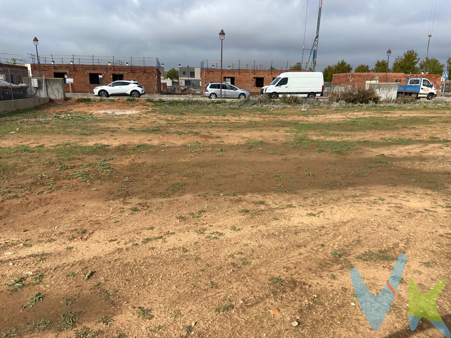 Terreno urbano en Cabanillas del Campo, municipio de la provincia de Guadalajara (Castilla La Mancha). Terreno de 500 m2 de superficie. Ideal para construir viviendas con piscina, zonas ajardinadas.. Llámenos sin compromiso para más información. Informamos a nuestros clientes compradores que el precio de venta no incluye lo siguiente: Honorarios de la agencia inmobiliaria, Impuestos (I. T. P. , I. V. A. o A. J. D. , en su caso) ni otros gastos de la compraventa (gastos de Registro de la Propiedad, Notaría, Gestoría ni de posible Financiación). Documento D. I. A. a disposición del consumidor según Decreto 218/2005 Junta de Andalucía.