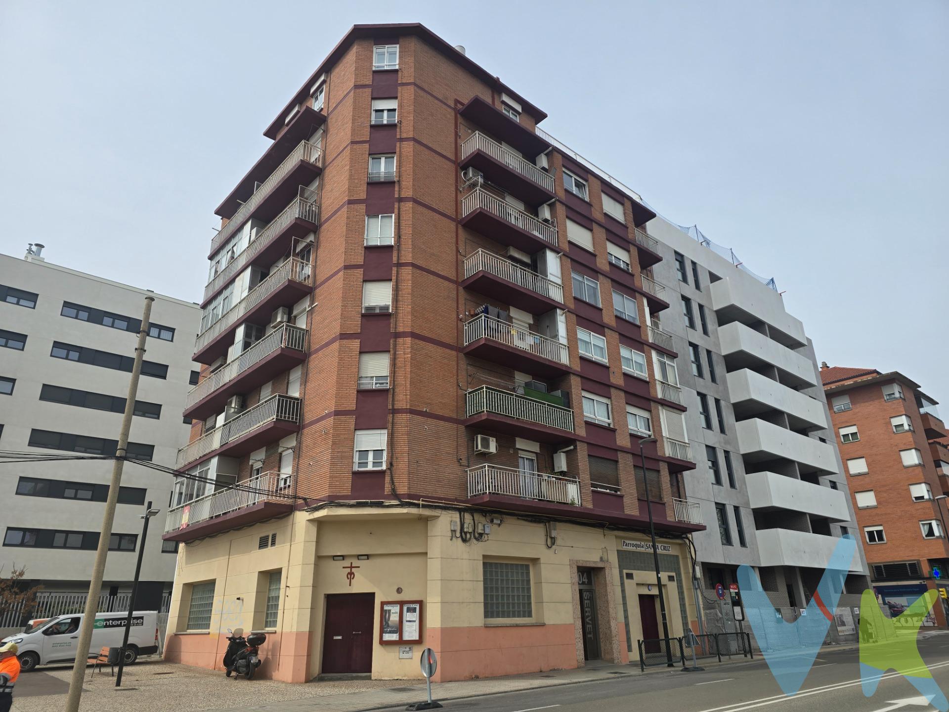 Calle Miguel Servet.- Piso de 67m2 útiles distribuidos en dos dormitorios, salón, cocina y baño. Dos terrazas abalconadas, amplias en cocina y dormitorio principal. Totalmente exterior. Planta alta con vistas. Calefacción y agua caliente sanitaria individual a gas ciudad. Para actualizar. Finca con ascesor. Zona de nueva expansión rodeado de obras nuevas junto a Pabellón Principe Felipe, con todos los servicios y muy bien comunicada con salidas a los cinturones. No dejes de ver la visita virtual 360º donde podrás ver con todo detalle esta vivienda. El precio de venta publicado no incluye impuestos legalmente establecidos ni gastos derivados de la compraventa y de la inscripción del inmueble (I.T.P., Notaría y Registro de la Propiedad), los cuales pueden variar en función del comprador y que serán asumidos por el:. I.T.P.: https://www.aragon.es/es/administracion-tributaria-de-aragon/gestiones-habituales/compraventa-de-inmuebles. Notario: https://www.notariado.org/portal/qu%C3%A9-cuesta. Registro de la Propiedad: https://www.boe.es/buscar/act.php?id=BOE-A-1989-28112
