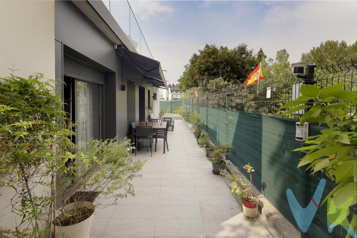 ¡Exclusiva vivienda con gran terraza y jardín privado! Eficiencia energética A, piscina y garaje con cargador para coche eléctrico y amplio trastero.Si buscas una vivienda donde disfrutar del espacio, luz natural y la máxima eficiencia energética, esta es una oportunidad que no puedes dejar escapar.Te presentamos este magnífico piso en Gijón, ubicado en una cuidada urbanización con piscina, que destaca por su espectacular terraza con jardín privado, un espacio perfecto para desayunar al aire libre, compartir momentos con familiares y amigos o simplemente relajarte rodeado de tranquilidad.La vivienda cuenta con certificación energética A, la máxima calificación, gracias a su moderno sistema de aerotermia, que garantiza un elevado confort y un importante ahorro en el consumo energético durante todo el año.Distribución es cómoda y funcional:Amplio y luminoso salón con acceso directo a la terraza y al jardín, creando una agradable continuidad entre el interior y el exterior.Tres espaciosos dormitorios , todos con armarios empotrados , el principal con baño en suite. Cocina independiente, espaciosa y muy práctica, con zona de lavandería.Segundo baño completo.Además, la vivienda incluye una amplia plaza de garaje con punto de recarga para vehículo eléctrico y un trastero, aportando un plus de comodidad para el día a día.Urbanización privada con piscina, situada junto al Parque Fluvial, uno de los grandes espacios verdes de Gijón, ideal para pasear, practicar deporte o disfrutar de la naturaleza. Ubicación que combina tranquilidad, calidad de vida y excelentes comunicaciones.Una propiedad ideal para una familia que quiera disfrutar del aire libre sin tener que construir una casa. ¡Ven a visitarla y descubre por qué puede ser el hogar que estabas esperando!¡Ven a visitarlo antes de que se te adelante nadie!  Gastos e impuestos no incluidos en el precio. En segundas transmisiones, el comprador abona el ITP (porcentajes en Asturias: https://sede.tributasenasturias.es/sites/sede/default/es_ES/Que-quieres-hacer/Transmisiones-Patrimoniales-y-AJD), calculado sobre el mayor valor entre precio, tasación o valor de referencia catastral. Notaría y registro según aranceles variables; el comprador elige notario. El vendedor asume la plusvalía municipal; el resto de gastos (incluida hipoteca: tasación, costes bancarios, gestoría y formalización) son del comprador.Honorarios: intermediación a cargo del vendedor; mediación a cargo del comprador del 2% + IVA, mínimo 2.000  + IVA.El consumidor puede solicitar información y documentación adicional en la sede física o por correo electrónico de la Agencia (contacto en la web). La agencia actúa solo como intermediaria; toda compraventa queda sujeta a la aceptación expresa del vendedor y a la formalización del contrato. Anuncio meramente informativo: los datos corresponden a la fecha de publicación y pueden variar por actualizaciones legales, contractuales o fiscales 