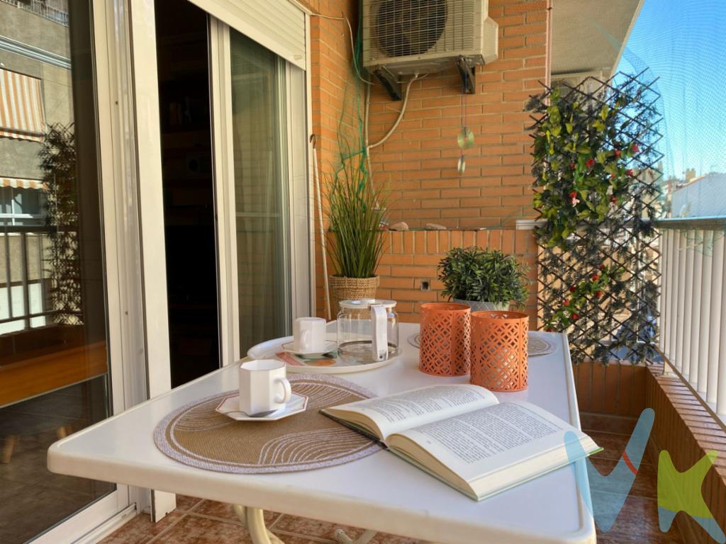 ¡DECIDE SER FELIZ! TERRAZA, PLAYA, VACACIONES, RELAX, SABOREAR TU BEBIDA FAVORITA EN TU BONITA TERRAZA DISFRUTANDO DE LA BRISA DEL MAR, BAJAR A DARTE UN BAÑO EN LA PLAYA ANTES DE COMER, ARENA FINA Y BLANCA, ... ¿Te apetece? ¡LLÁMANOS!..La playa de Puerto de Sagunto tiene una longitud de 1.300 m de arena fina y aguas cristalinas, con una zona de dunas y un espigón que le da una imagen muy característica. Su paseo marítimo tiene muchos restaurantes y cafés. Junto al mar encontrarás diferentes áreas para el ocio, el deporte y las actividades infantiles..Y a un paso de esta maravillosa playa, puedes tener TU CASA, como de vacaciones eternas..., en un edificio en perfecto estado, que requiere poco mantenimiento, con ascensor y planta de garajes en sótano. El piso tiene unos 105 m2. de superficie, con una estupenda terraza que vas a disfrutar muchísimo, tanto en verano por su excelente orientación, lo que le hace muy apetecible cuando el calor aprieta, como el resto del año, ya que al estar cubierta vas a querer estar allí todo el tiempo. 3 habitaciones dobles, dos baños, uno en la habitación principal, Y GARAJE INCLUIDO EN EL PRECIO. Propiedad en buen estado, carpintería interior de madera, orientación norte, terrazo, carpintería exterior de aluminio..INMUEBLE CERTIFICADO POR ASICVALEl municipio cuenta con todas las comodidades para vivir durante todo el año con toda clase de servicios ( hospital, centros comerciales, cines...). Esta población esta próxima de los centros urbanos como Canet d´en Berenguer, Sagunto y a 23 Km de Valencia. . .  *Por mandato expreso del propietario, comercializamos este inmueble en exclusiva, lo que le garantiza el acceso a toda la información, a un servicio de calidad, un trato fácil, sencillo y sin interferencias de terceros. Si usted es agente inmobiliario y tiene un cliente para este inmueble, llámenos estaremos encantados de colaborar.. .  El precio indicado no incluye gastos ni otros conceptos. A tal efecto, se informa que al referido precio habrá que añadirle los gastos propios de la transmisión inmobiliaria, entre los que cabe enumerar los siguientes: honorarios notariales, impuesto al que se encuentre sujeta la transmisión (Impuesto sobre el Valor Añadido o Impuesto sobre Transmisiones Patrimoniales y Actos Jurídicos Documentados, según el caso), gastos de inscripción en el Registro de la Propiedad y honorarios de intermediación de la agencia inmobiliaria (3%+iva).. . 