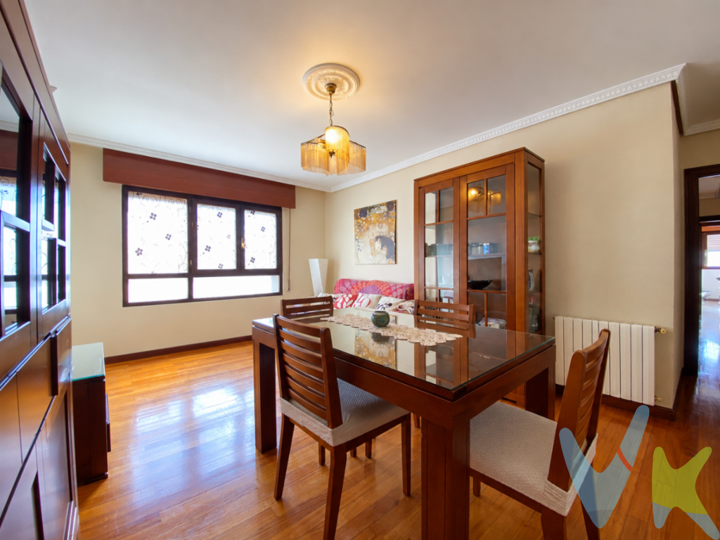 Si buscas una vivienda amplia, luminosa y con posibilidades de actualizarla a tu gusto, este piso en Pomaluengo, Castañeda, puede ser una muy buena oportunidad.La vivienda cuenta con 102,29 m² construidos y una distribución cómoda y funcional: 3 habitaciones, 2 baños completos, un amplio salón y cocina independiente con tendedero.Gracias a su orientación este-sur, disfruta de una agradable entrada de luz natural durante buena parte del día, creando estancias más cálidas y confortables.Dispone además de calefacción de gas natural y se encuentra en buen estado de conservación, por lo que puede utilizarse desde el primer momento, aunque una actualización estética permitiría modernizarlo y sacar todavía más partido a sus espacios.Se encuentra en una primera planta sin ascensor, pero que se compensa con la amplitud de la vivienda y su buena distribución.Situado en Pomaluengo, dentro del municipio de Castañeda, ofrece la tranquilidad de una zona residencial y, al mismo tiempo, buenas comunicaciones para desplazarse cómodamente hacia otros puntos de Cantabria.Una vivienda con metros, luz y muchas posibilidades para crear un hogar a tu medida.Ven a conocerla y descubre todo su potencial.Gastos e Impuestos no incluidos en el precio. Compra sujeta a ITP. El comprador se hará cargo de los costes de la escritura e inscripción en el Registro de la Propiedad. Más información en www.activanorte.com