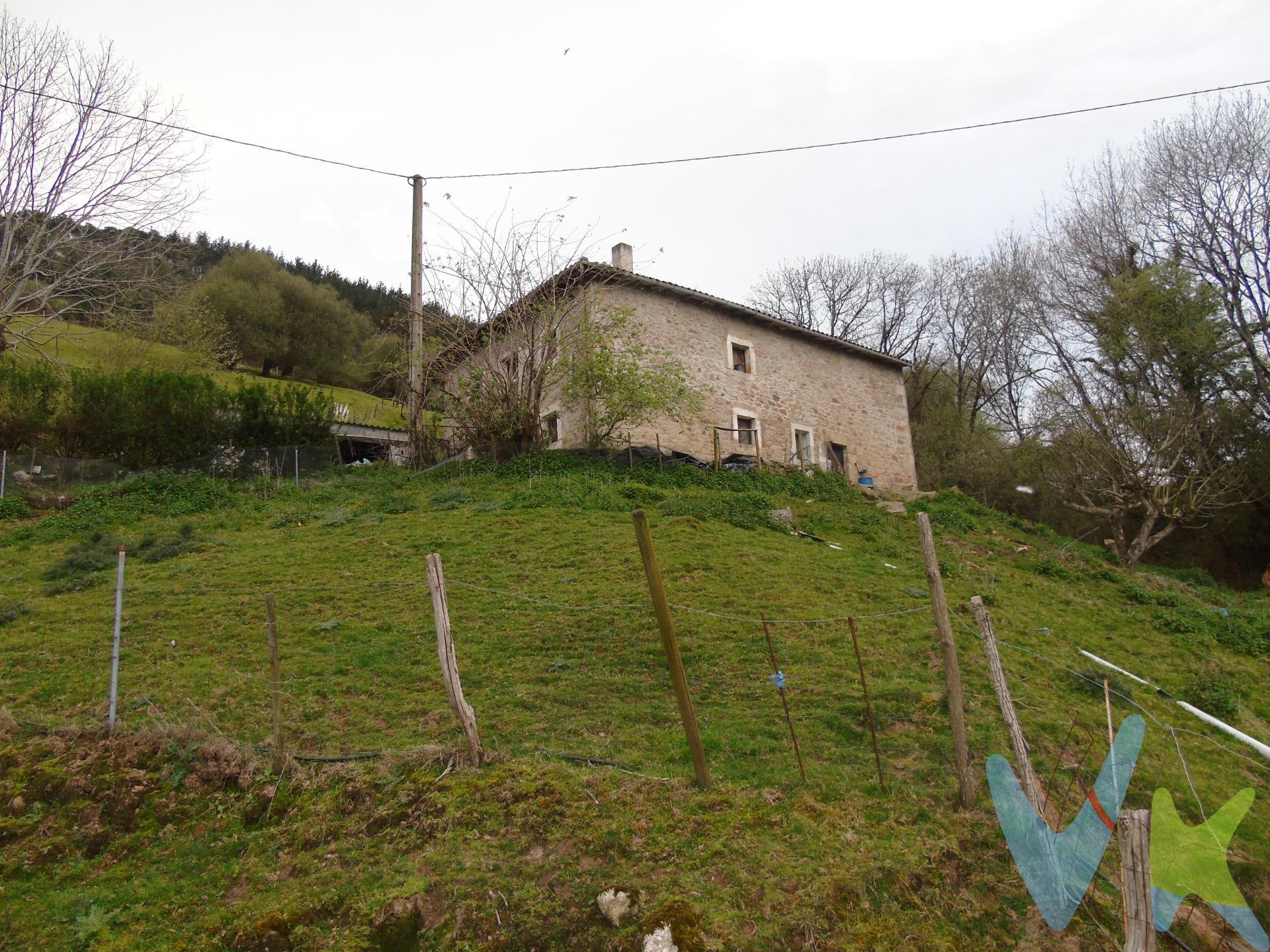 Finca rústica de unos 28.000m2  ubicada en el pueblo de Totero (Santa María de Cayón) en la Güermez. . Dentro del terreno se incorpora una cabaña típica de piedra, compuesta de 2 plantas de unos 237 m2 en total. Se encuentra íntegramente para reformar, pero son múltiples sus opciones para poderla convertir en una vivienda de ensueño. Ubicada en un entorno idílico, sin ruidos y rodeada de naturaleza. Los impuestos, gastos de notaría y registro no están incluidos en el precio.