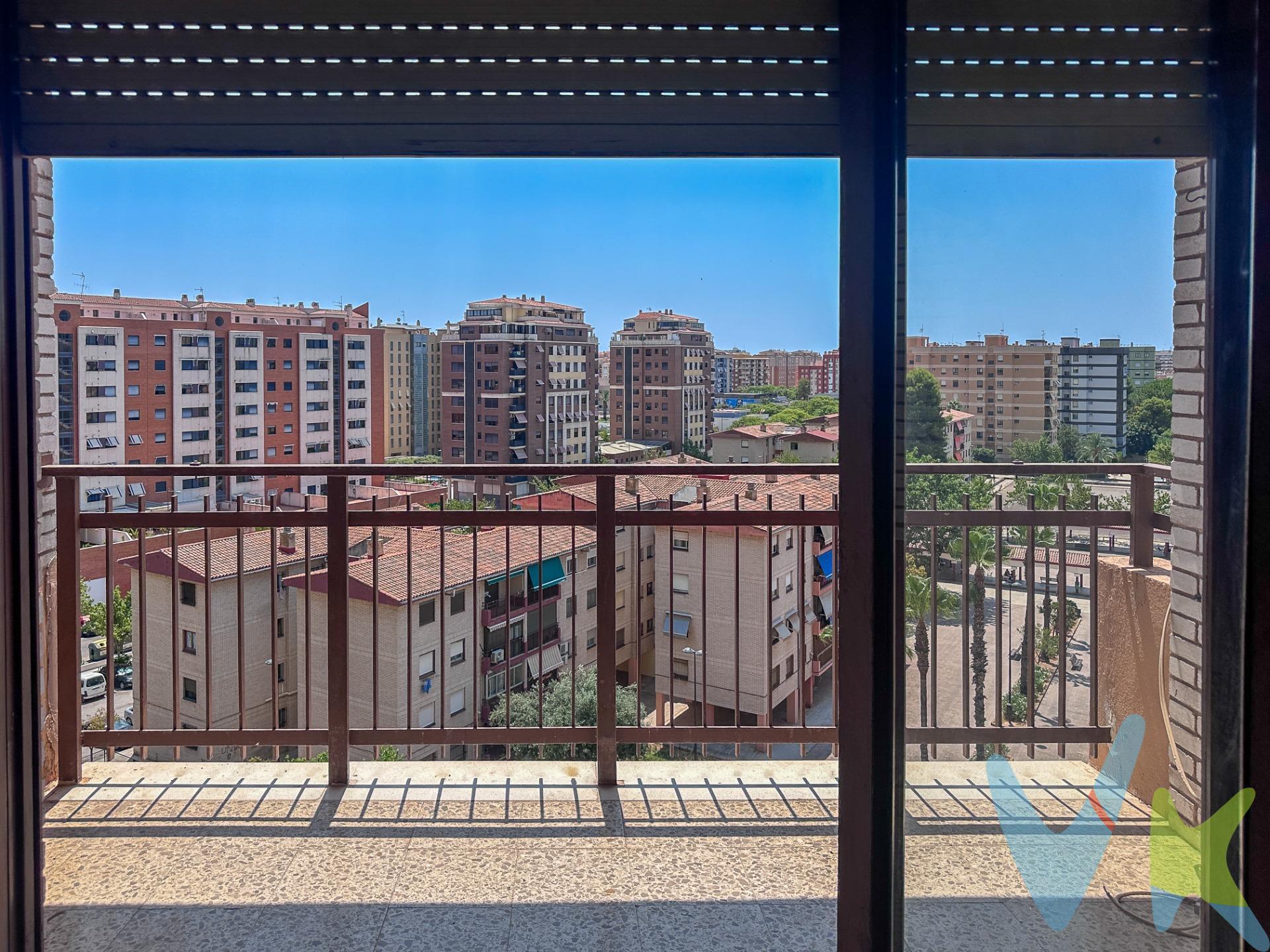 Piso en zona Rafalafena en una 8ª planta, exterior y con muchísima luz. Vivienda de VPO. 83 m2 distribuidos en hall, comedor salón de 20m  con salida a una terraza de casi 4 m2 con vistas despejadas, cocina amplia, 3 habitaciones dobles con sus armarios empotrados y un baño completo. El comprador deberá reunir la condición de demandante de vivienda pública (consultar con agencia). La  vivienda  requiere de una reforma. El edificio tiene en sus bajos zona de aparcamiento. Vivienda en exclusiva. Te acompañamos en todo el proceso de compraventa con el respaldo de una empresa con más de 55 años de experiencia en el sector inmobiliario. 📞 ¡Solicita tu visita ahora y no dejes escapar esta oportunidad!. 🚫 Rogamos no molestar a los vecinos ni al propietario. Contacto exclusivamente a través de la agencia. 