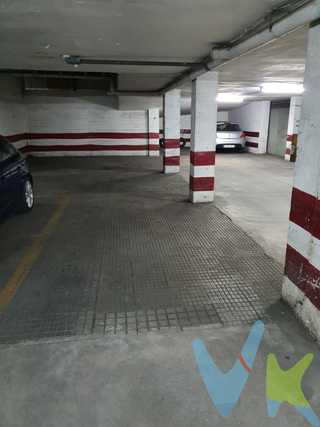 Amplia plaza de garaje para coche grande. Buen y cómodo acceso. Segundo sótano. Elementos comunes muy bien conservados y cuidados. Ver fotos.  .  INFORMACIÓN RELEVANTE. Para cumplir con la normativa vigente tenemos a disposición del cliente el Documento Informativo Abreviado (DIA) así como la información mínima solicitada en el artículo 31 de la Ley 12/2023, de 24 de mayo, por el Derecho a la Vivienda. Los precios indicados no tienen caducidad, pero pueden ser alterados sin previo aviso. En caso de venta, el precio corresponde únicamente al inmueble. Los gastos de la compraventa serán según ley (Notaría, Registro de la Propiedad e Impuestos) y no están incluidos en el precio del inmueble reflejado, al igual que no están incluidos los honorarios de la Agencia Inmobiliaria.