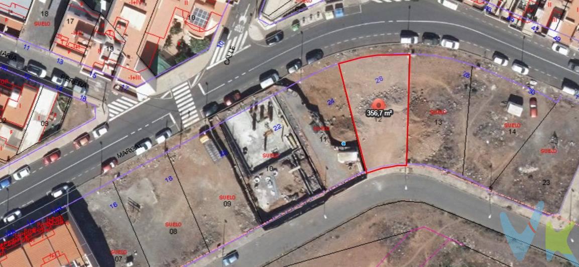 ¡BAJADA DE PRECIO! A la venta estupendo solar urbano de 357 m2 ubicado en Vecindario, en la calle Pi Margall nº 26. Además se vende también el solar de al lado, de 357 m2. - Parcela nº 26 - 357 m2: 149.000 euros. - Parcela nº 24 - 357 m2: 149.000 euros. Actualmente se están construyendo dos viviendas en el nº 20 y 22. El suelo es para uso residencial y la normativa del Ayuntamiento es M2. - 17 metros aprox. de fachada norte, 10 metros aprox. de fachada sur y 26 metros aprox. de fondo. - Ocupación 100%. - 2 plantas sobre rasante. Posibilidad de construir vivienda unifamiliar o viviendas adosadas en hilera desarrollando 4 viviendas adosadas en la parcela 26 y 4 viviendas adosadas en la parcela 24. Se encuentra en una zona inmejorable, en la zona denominada Hoya Pavón, Casa Pastores. Cuenta con todos los servicios a su alcance: piscina municipal, supermercados, centros comerciales, restaurantes, colegios, zonas deportivas, etc. . Información: en el precio de venta no se incluyen gastos de notaría, registro e impuestos derivados de la misma. Los datos expuestos son meramente orientativos y se encuentran sujetos a errores u omisiones involuntarias.