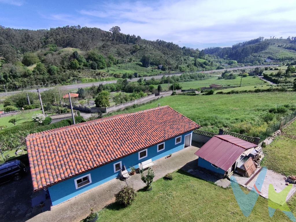  En la zona de Cenero, se encuentra esta magnífica casa independiente que invita a ser descubierta. Se trata de una bonita casa en una finca edificable de 2010 m2 en Veranes, Cenero, a 10 kilómetros del centro de Gijón y muy bien comunicada, con parada de ALSA Oviedo-Gijón a menos de 200 metros de distrancia.Dispone de 103 metros cuadrados construidos  y 90,71 metros cuadrados útiles. La parte habilitada como vivienda, de unos 60 m2, dispone de 2 dormitorios, salón, amplia cocina y baño y la parte habilitada como almacén-taller, de unos 30 m2, por donde se podría ampliar la vivienda con poca reforma.La finca es edificable, por lo que tiene una edificabilidad total de 300 m2 que añade un valor incalculable, posibilitando futuros proyectos de ampliación o construcción según sus deseos o necesidades.Dispone de una caseta de aperos  que  complementa las funcionalidades de esta casa, ofreciendo espacio adicional para almacenamiento y permitiendo mantener el orden en el hogar.Situado en una ubicación estratégica, este inmueble brinda la ventaja de encontrarse en un entorno sereno mientras permanece bien comunicada con el dinamismo de Gijón, a escasos 7 minutos supermercado, centro comercial y un montón de opciones de ocio y comerciales. . Si busca un lugar donde asentarse y disfrutar de una vida plena, esta casa en Cenero representa una oportunidad única. Sin dudas, una visita personal superará sus expectativas y le permitirá apreciar las diversas posibilidades que su metraje y localización ofrecen. La invitación está abierta para que venga a explorar cada rincón y descubrir todo lo que esta casa tiene para ofrecer en una de las zonas más apacibles de Gijón. No pierda la oportunidad de invertir en un espacio con tal potencial, en un enclave tan privilegiado.El precio no incluye el Impuesto de transmisiones patrimoniales ni los gastos de Notaría y Registro relativos a la compraventa.