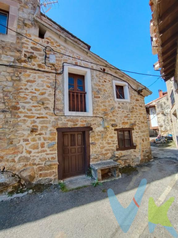 Oportunidad de inversión en San Sebastián de Garabandal!Ponemos a la venta esta casa adosada situada en el corazón de San Sebastián de Garabandal, uno de los enclaves más emblemáticos y visitados de Cantabria, rodeado de un entorno natural excepcional y con un gran atractivo turístico y religioso.La vivienda dispone de aproximadamente 40 m² construidos, distribuidos en dos plantas de 20 m² cada una. Requiere de una reforma integral, aunque al disponer de los suministros de agua y electricidad dados de alta, con un lavado de cara, puede ser habitada.Su tamaño la convierte en una opción ideal para crear una acogedora vivienda de fin de semana, una segunda residencia en plena naturaleza o un atractivo alojamiento turístico.Ubicada en una zona tranquila, permite disfrutar de la esencia de la vida rural cántabra, con espectaculares paisajes de montaña, rutas de senderismo y un ambiente único durante todo el año.Una propiedad con gran potencial para quienes buscan un proyecto de rehabilitación en un entorno con encanto, historia y creciente demanda turística.No deje pasar esta oportunidad de crear su propio refugio en uno de los pueblos más singulares de Cantabria.Gastos e Impuestos no incluidos en el precio. Compra sujeta a ITP. El comprador se hará cargo de los costes de la escritura e inscripción en el Registro de la Propiedad.\"Más información sobre transparencia, impuestos, gastos y condiciones de compraventa en nuestra web www.activanorte.com\" 