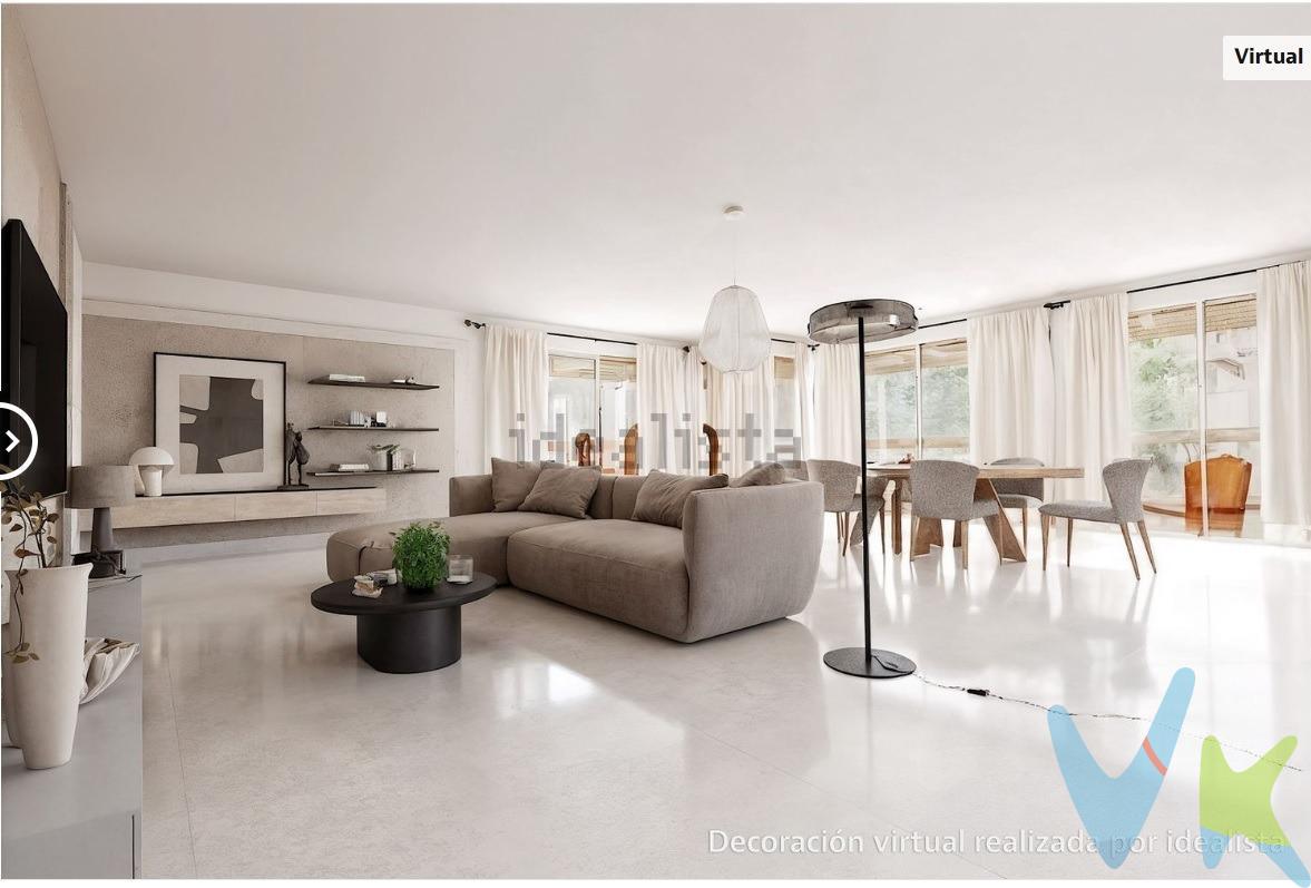 Presentamos, sin exagerar, uno de los pisos más singulares, exclusivos y deseados que pueden encontrarse hoy en día en Torrent. Una auténtica joya inmobiliaria que combina amplitud, presencia, luz, confort y, sobre todo, una UBICACIÓN sencillamente inigualable. Y es que no hablamos de cualquier zona: hablamos de la Avenida al Vedat, el eje principal, el corazón palpitante de la ciudad, la avenida que todos conocen, todos recorren y donde todos quieren vivir. A escasos metros del Ayuntamiento, rodeado de todos los servicios, comercios, cafeterías, entidades bancarias y transporte. Una ubicación que no solo es céntrica: es envidiable, privilegiada y absolutamente insuperable. Esta vivienda señorial ocupa una planta entera y ofrece más de 200 m2 que recuerdan a los pisos amplios y nobles de antes, de esos que ya no se construyen. la finca, con ascensor y solo ocho vecinos, añade privacidad, comodidad y una presencia que se percibe desde el portal. además, cuenta con dos entradas independientes que permiten combinar uso residencial y profesional sin renunciar a la comodidad ni a la independencia. Al entrar, la vivienda transmite una sensación inmediata de amplitud y luz. el salón-comedor destaca por su enorme ventanal, que llena de claridad toda la estancia y regala vistas directas a la avenida al vedat y a la calle ejército español. es un espacio perfecto para recibir, relajarse o simplemente dejarse envolver por la luminosidad natural que acompaña durante todo el día. La cocina, sorprendentemente grande, funciona como un segundo comedor gracias a su ventanal, que crea un ambiente agradable, abierto y práctico. un lugar perfecto para quienes disfrutan cocinando y compartiendo momentos cotidianos en un espacio amplio y acogedor. La vivienda dispone de cinco habitaciones dobles. tres cuentan con armarios empotrados y una con vestidor, ideal para quienes valoran orden y confort. dos de las habitaciones tienen salida directa a una terraza de unos 20 m2, perfecta para desayunos al aire libre, momentos de lectura o simplemente desconectar. además, una segunda terraza de unos 6 m2 orientada al deslunado aporta funcionalidad adicional. Los dos cuartos de baño son realmente grandes, de esos en los que puedes moverte con comodidad, incluso “bailar”, ambos incluyen armarios empotrados que aportan orden y comodidad, y lo mejor es la sensación que transmiten: espacios limpios, despejados y pensados para el bienestar, en ellos se respira comodidad y amplitud, una cualidad cada vez más difícil de encontrar. Esta vivienda no solo se describe, se siente. la luz natural entra a diferentes horas del día creando ambientes únicos; los espacios amplios permiten moverse con libertad y respirar; los materiales transmiten calidez; y el silencio interior sorprende, incluso estando en la mejor zona de torrent. cada rincón tiene una energía especial que solo se encuentra en viviendas cuidadas, vividas y construidas con calidad. Es un hogar ideal para familias grandes, para quienes teletrabajan, para quienes buscan amplitud real o desean una vivienda señorial con carácter. y, al mismo tiempo, es una oportunidad extraordinaria para profesionales: tener un despacho o consulta en plena avenida al vedat aporta visibilidad, prestigio y una comodidad difícil de igualar. En definitiva, esta vivienda lo tiene todo: ubicación insuperable, metros generosos, luminosidad, terrazas, versatilidad y una esencia noble y acogedora que se percibe desde el primer paso. más que un piso, es una experiencia y un estilo de vida. Te invitamos a descubrirlo en persona y a imaginarlo en cualquiera de sus usos: hogar, despacho o ambos; cuando lo veas, entenderás por qué es una oportunidad única. Mobiliario, vehículos y otros elementos decorativos y personales de la propiedad no incluidos. Impuestos, gastos de compraventa, intermediación y financiación no incluidos.