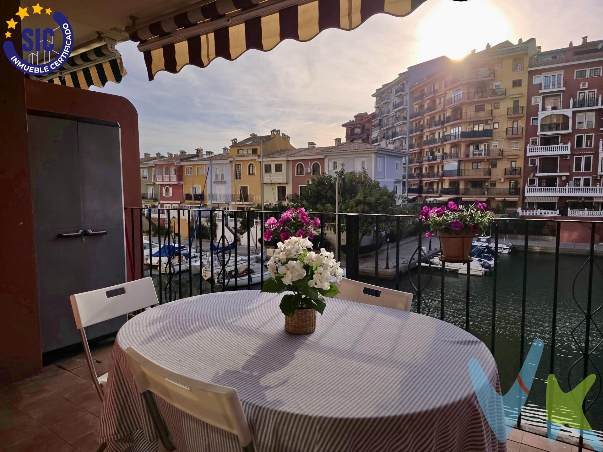 En pleno corazón de Port Saplaya, uno de los enclaves más especiales de la costa valenciana, esta vivienda representa mucho más que un hogar: es una invitación a una forma de vida única, junto al mar. Desde su amplio salón, los ventanales se abren a unas vistas directas y despejadas a la dársena, creando una conexión constante con el entorno marítimo que convierte cada día en una experiencia visual y sensorial. Con sus 90 m² perfectamente distribuidos, esta propiedad ofrece tres dormitorios, dos baños completos y una cocina independiente funcional y luminosa, pensada para el día a día. El equilibrio entre espacio, luz y ubicación hace de esta vivienda una opción ideal tanto para quienes buscan vivir junto al mar todo el año, como para quienes desean una segunda residencia o una inversión segura en una zona con alta demanda.¿Quieres descubrirlo en persona?  . Contacta con nosotros y agenda tu visita. Tu próximo hogar en Port Saplaya te está esperando. Contáctanos para más información o para agendar una visita. ¡Será un placer mostrarte este hogar en Port Saplaya!. Port Saplaya combina el encanto de un puerto deportivo, con sus fachadas coloridas y canales navegables, con la tranquilidad de un entorno residencial bien conectado con Valencia, a tan solo unos minutos en coche. Además, su proximidad a la playa, restaurantes, comercios y servicios básicos garantiza una vida cómoda y bien organizada. Una vivienda así no aparece todos los días. Si estás buscando un espacio que conecte con tu estilo de vida, donde cada detalle sume valor y bienestar, esta puede ser tu gran oportunidad. Contáctanos y ven a descubrirla. Por mandato expreso del propietario, comercializamos este inmueble en EXCLUSIVA, lo que le garantiza un servicio de calidad, un trato fácil, un proceso sencillo, rápido y sin interferencias de terceros. Por este motivo, se ruega no molestar al propietario, a los ocupantes de la propiedad, a los vecinos o conserjes del edificio o urbanización si los hubiera. Muchas gracias por su comprensión. Si Usted es agencia inmobiliaria y tiene un cliente para este inmueble, llámenos, estaremos encantados de colaborar en esta y otras operaciones. Gestión de Viviendas es una Agencia Registrada con el Nº 1.584 en el Registro Obligatorio de Agentes Inmobiliarios de la Comunitat Valenciana, según el DECRETO 98/2022, de 29 de julio, del Consell, por el que se regula el Registro de Agentes de Intermediación Inmobiliaria de la Comunitat Valenciana. Los datos expuestos son ofrecidos por terceros, meramente informativos y se suponen correctos. Nuestra empresa no garantiza su exacta veracidad. La oferta está sujeta a errores, cambios de precio, omisión y/o retirada del mercado sin previo aviso. El precio no incluye HONORARIOS INMOBILIARIOS, y los gastos de arreglo a ley de la compra venta como impuestos (IVA, ITP, AJD), notaria y registro, etc. . . 