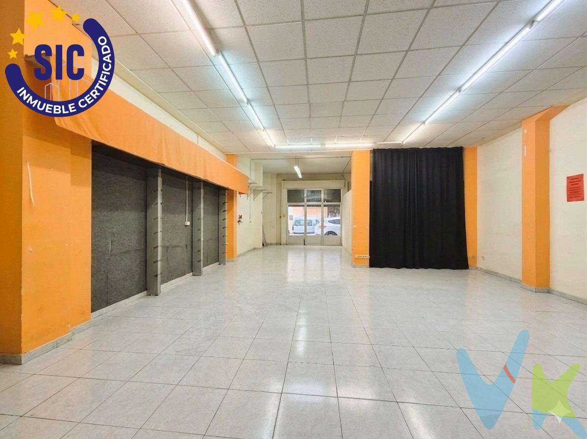 Ubicado en Burriana, este local comercial se sitúa en una zona estratégica con buena visibilidad y fácil acceso, ideal para distintos tipos de actividad. Cuenta con una superficie construida de 108 m² y 94 m² útiles, distribuidos en un amplio espacio diáfano que ofrece múltiples posibilidades de uso: oficina, comercio, estudio profesional o actividades recreativas, entre otros. El inmueble dispone de buena conexión mediante líneas de autobús cercanas y se encuentra próximo a colegios y zonas infantiles, lo que aporta un flujo constante de movimiento en el entorno. Se trata de un local con gran potencial de revalorización, que requiere algunas adecuaciones para adaptarlo al uso deseado, lo que permite diseñarlo completamente a medida según el proyecto. Una excelente oportunidad de inversión por 68.000 € en una ubicación con futuro y múltiples opciones de desarrollo. (*) Cláusula de Transparencia y Desglose de Gastos. En cumplimiento de las obligaciones de información previstas en la Ley 10/2025, de 28 de diciembre, de servicios de atención a la clientela y transparencia, así como en la normativa sectorial vigente, se hace constar que el precio indicado no incluye los gastos e impuestos inherentes a la adquisición, los cuales se desglosan a continuación:. - Impuesto sobre Transmisiones Patrimoniales (ITP): Se aplicará el tipo impositivo vigente en la Comunidad Valenciana, generalmente el 10%, sin perjuicio de tipos reducidos aplicables según las circunstancias personales del comprador o las características del inmueble. El impuesto se devenga sobre el Valor de Referencia Catastral o el precio de venta, aquel que resulte superior. Para una información exhaustiva sobre el funcionamiento, tipos impositivos y bonificaciones del ITP, puede consultar el portal oficial de la Agencia Tributaria autonómica en el siguiente enlace: www.atv.gva.es/es/itpajd. - Gastos de Notaría: Los honorarios notariales se calcularán conforme al arancel oficial regulado en el Anexo I, del Real Decreto 1426/1989, de 17 de noviembre, por el que se aprueba el arancel Notarial. - Gastos de Registro: La inscripción en el Registro de la Propiedad se facturará según el arancel oficial establecido en el Anexo I, del Real Decreto 1427/1989, de 17 de noviembre, por el que se aprueba el arancel de los Registradores de la Propiedad. - Gastos de Gestión: Los honorarios por la tramitación administrativa, liquidación de impuestos e inscripción registral, en el supuesto de ser a cargo de la agencia inmobiliaria, ascienden a 302,50 € (IVA incluido). - Honorarios Agencia del Vendedor: incluidos en el precio publicado. - Honorarios Agencia del Comprador: Se informa que eventualmente podrían existir honorarios profesionales a cargo del adquirente, en aquellos casos en que se hubieran contratado previamente los servicios específicos del encargo de compra y en ningún caso estarán vinculados al precio. 