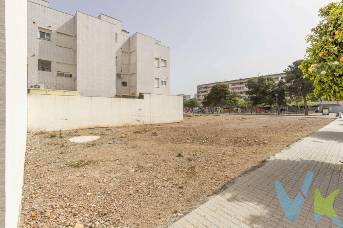 Este solar es una oportunidad ideal tanto para promotores que busquen desarrollar viviendas en una zona en expansión como para particulares que deseen construir una vivienda unifamiliar a medida con amplia superficie de parcela.Uso Principal: Suelo sin edificar (ideal para desarrollo residencial)Clase de Suelo: Urbano.La parcela ofrece una ubicación estratégica con fachada principal y accesos despejadosSe vende magnífica parcela urbana situada en la Calle Cervantes, 24, en una de las zonas de mayor proyección de Massamagrell. El solar se encuentra perfectamente integrado en la Unidad de Ejecución U.E. Sector Residencial SUNP-1 Se muestra a título informativo y no contractual. El precio no incluye lo siguiente: Honorarios de la agencia inmobiliaria, impuestos (IVA, ITP) y otros gastos de la Compraventa (notaria, gestoría y registro).