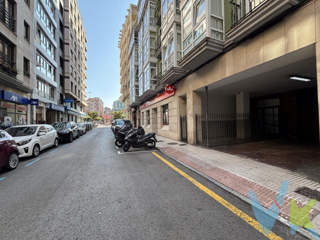 Ponemos en venta una muy buena plaza de garaje en la calle Cura Sama 4, entre la Plaza San Miguel y la calle Marqués de Casa Valdés, una de las zonas más demandadas de Gijón. La plaza de garaje se encuentra ubicada en el sótano -2 del garaje, con muy buen acceso por rampa y amplias zonas de maniobra. La plaza tiene 4,74 metros de largo y 2,69 metros de ancho máximo.Actualmente se encuentra alquilada en 100  mensuales y se podría mantener el inquilino o bien comprarla sin inquilino si es para uso propio.Gastos e impuestos no incluidos en el precio. En segundas transmisiones, el comprador abona el ITP (porcentajes en Asturias: https://sede.tributasenasturias.es/sites/sede/default/es_ES/Que-quieres-hacer/Transmisiones-Patrimoniales-y-AJD), calculado sobre el mayor valor entre precio, tasación o valor de referencia catastral. Notaría y registro según aranceles variables; el comprador elige notario. El vendedor asume la plusvalía municipal; el resto de gastos (incluida hipoteca: tasación, costes bancarios, gestoría y formalización) son del comprador.Honorarios: intermediación a cargo del vendedor; mediación a cargo del comprador del 2% + IVA, mínimo 2.000  + IVA.El consumidor puede solicitar información y documentación adicional en la sede física o por correo electrónico de la Agencia (contacto en la web). La agencia actúa solo como intermediaria; toda compraventa queda sujeta a la aceptación expresa del vendedor y a la formalización del contrato. Anuncio meramente informativo: los datos corresponden a la fecha de publicación y pueden variar por actualizaciones legales, contractuales o fiscales.  
