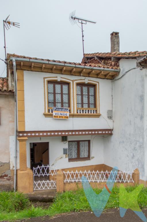 Casa de Piedra para rehabilitar, con terreno de 60m2, en zona muy tranquila del Concejo de Villaviciosa .La Casa tiene muchas posibilidades y es una gran oferta, rehabilitada será una bonita casa con su jardín. En la planta de abajo tiene un amplio Salón, la Cocina y Baño, y una puerta que comunica con el LLagar anexo, las escaleras suben a la 1º planta, donde nos encontramos 4 Habitaciones .Las vistas son bonitas y despejadas. Es una zona tranquila ,a 18min de Villaviciosa donde se encuentran todos los servicios ,y de allí 15 min a La magnífica Playa de Rodiles .En la parte trasera tenemos el terreno y una edificación que fué almacén, gallinero y aparcamiento. En la parte delantera un pequeño espacio ,porche .El precio no incluye el impuesto de Transmisiones patrimoniales(8%)ni los gastos notariales ni registrales. Pueden ver en este anuncio el Tour Virtual de esta propiedad. Le atendemos  también en Inglés ,Francés ,e Italiano, ya sea presencialmente en nuestra oficina, como en el teléfono, email, whatsapp..