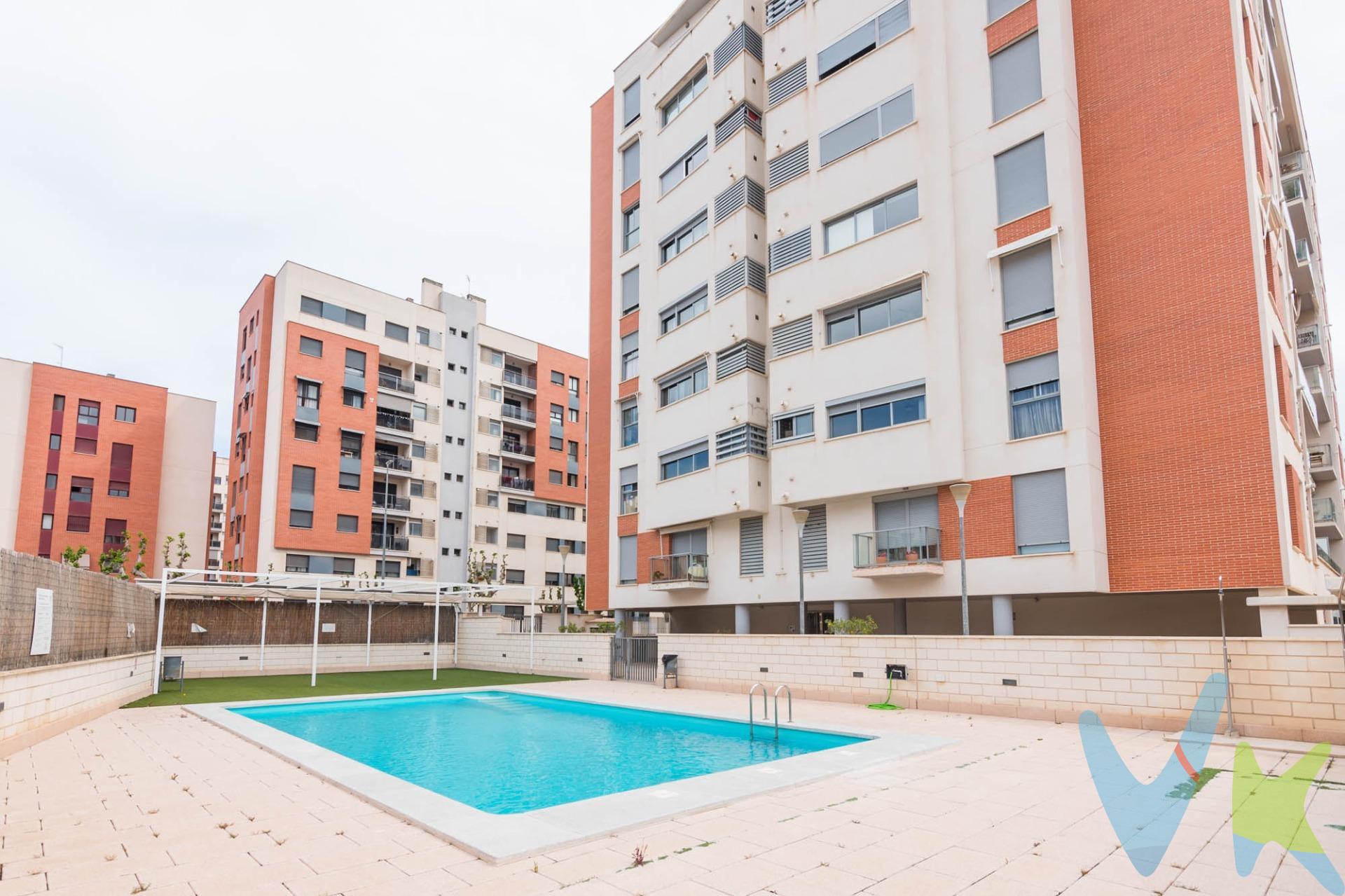 Creal el hogar que siempre has soñado en este estupendo piso se encuentra en la zona de joven futura . Está compuesto por tres habitaciones, dos cuartos de baño, cocina equipada , salón y un estupendo balcón donde podrás disfrutar de los maravillosos días de Murcia . También tiene una plaza de garaje y un trastero. La urbanización consta de piscina privada, y muy cerca tienes el supermercado de la urbanización, pistas de padel, restaurantes, .. No dudes en llamarnos para hacer visita .Te encantará. Cuando te pongas en contacto con nosotros, te informaremos de los gastos que no están incluidos en el precio, gastos de compraventa y honorarios de agencia y te ayudaremos para que tu proceso de compra con nosotros se convierta en un. Calma: Estado ideal de tranquilidad que tendrás al comprar tu casa con nosotros. Por último, te vamos a contar una cosa: Los propietarios han confiado en nosotros y nos han contratado en exclusiva para que les ayudemos a vender uno de sus bienes más preciados, su casa, su hogar. Esto para ti, como comprador, será una garantía ya que tendrás acceso a un servicio de calidad, un trato fácil, sencillo y sin interferencias de terceros. Por eso, te vamos a pedir un favor, habla con nosotros, no los molestes, te vamos a ayudar en caso de interés en todo el proceso y te vamos a facilitar toda la documentación e información que precises. Como ya te habíamos dicho, ¡Un servicio de calidad!.