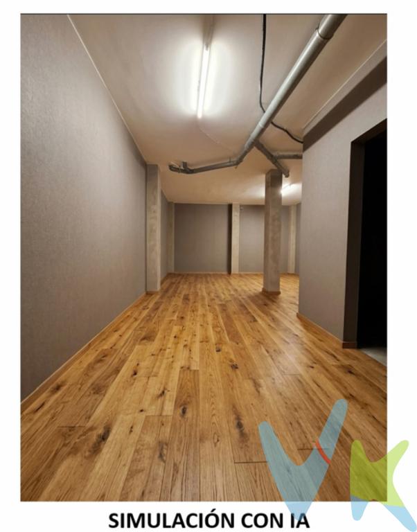 **Local Comercial en Castellón de la Plana**Nos complace presentarles un excepcional local en venta ubicado en la vibrante y solicitada zona Norte - Plaza Donoso Cortés de Castellón de la Plana. Este inmueble es una oportunidad única para inversores y emprendedores que buscan establecerse en una de las áreas más dinámicas y bien comunicadas de la ciudad.Con una espaciosa superficie de 130 metros útiles y 139 metros construidos, este local ofrece amplitud y versatilidad para adaptarse a múltiples usos comerciales. Su amplitud resulta ideal tanto para la instalación de oficinas modernas como para la apertura de comercios que requieran espacio abundante. El diseño del inmueble permite una distribución eficiente, maximizando el aprovechamiento del área disponible.El edificio en el que se encuentra fue construido en el año 2006, lo que garantiza instalaciones modernas y en óptimas condiciones. Una de las características más destacadas de este local es que cuenta con salida de humos. Situado en una zona de alta densidad de tráfico vehicular, asegura una visibilidad constante y un flujo de clientes potenciales diario. La proximidad a la Plaza Donoso Cortés añade un valor significativo, ya que es un área conocida por su gran actividad comercial y relevancia en la ciudad.La conectividad a través del transporte público es otro de los grandes atractivos. La cercanía a estaciones de tren y paradas de autobús facilita el acceso de clientes y empleados desde cualquier punto de Castellón de la Plana y sus alrededores. Esta característica convierte al local en una opción excepcional para aquellos negocios que dependen de un tránsito frecuente.En el interior, destaca un espacio diáfano que puede ser personalizado según las necesidades específicas del negocio. Las posibilidades de personalización permiten a los nuevos propietarios crear un ambiente a medida, optimizando cada metro cuadrado para satisfacer las expectativas más exigentes.Invertir en este local significará formar parte de una comunidad en crecimiento, caracterizada por su dinamismo y atractivo comercial. La zona norte de Castellón de la Plana se ha posicionado como un enclave estratégico para el desarrollo de negocios, siendo frecuentada tanto por residentes locales como por visitantes.Las ventajas de este inmueble no solo residen en su espacio y ubicación, sino también en su potencial para convertirse en un punto de referencia en el ámbito comercial de la ciudad. La oportunidad de establecerse en una zona con tanto potencial y excelentes conexiones de transporte es una inversión segura para el crecimiento a largo plazo.No deje pasar esta oportunidad única de adquirir un local de tales características en Castellón de la Plana. Lo invitamos a visitar el inmueble y descubrir de primera mano todas las ventajas que ofrece este espacio. Estamos seguros de que cumplirá con sus expectativas y requisitos para desarrollar un negocio exitoso. Contáctenos para concertar una visita y explorar el potencial que este local tiene para ofrecer. 