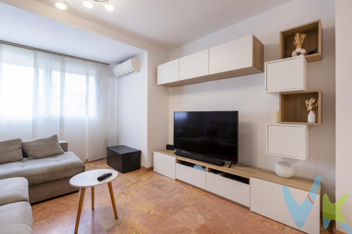 Descubre esta fantástica vivienda de VPO en Albal, una oportunidad perfecta para quienes valoran la comodidad, la luz natural y disfrutar de una vivienda lista para entrar a vivir en un entorno tranquilo y bien comunicado.La vivienda cuenta con tres dormitorios, dos de ellos simples y un dormitorio principal tipo suite con baño completo incorporado. Además, dispone de un segundo baño completo que da servicio al resto de la vivienda.El salón-comedor es amplio y luminoso, perfecto para disfrutar en familia o con amigos. La cocina, completamente equipada y reformada, incorpora una práctica barra para desayunos o comidas informales, aportando un espacio moderno y funcional. Desde la galería se accede a una agradable terraza interior, un rincón ideal para disfrutar del buen tiempo y ampliar la zona de uso de la cocina.Tanto la cocina como los baños han sido reformados, ofreciendo una imagen actual y cuidada. Todas las estancias son exteriores, lo que proporciona una excelente ventilación y abundante luz natural durante todo el día.La vivienda incluye además plaza de garaje y trastero en el mismo edificio, aportando comodidad y espacio extra de almacenamiento.Importante: al tratarse de una vivienda de Protección Oficial (VPO), será necesario que los compradores cumplan los requisitos establecidos por la normativa vigente para este tipo de viviendas.NOTA INFORMATIVA:VPO. El edificio cuenta con la calificación de Viviendas de Protección Oficial, por lo que el uso de la vivienda únicamente deberá ser Vivienda Habitual.El adquiriente deberá cumplir con los requisitos establecidos en el  decreto 106/2021, de 6 de agosto, del ConsellAgencia Registrada con el Nº 89 en el Registro Obligatorio de Agentes Inmobiliarios de la Comunitat Valenciana. Puede consultar en la web de la GVA:https://habitatge.gva.es/es/registres-en-materia-habitatge La oferta está sujeta a cambios de precio o retirada del mercado sin previo aviso. Este anuncio en su conjunto, incluyendo textos, fotos, imágenes o cualquier otro contenido de este, no es vinculante dado que la información es ofrecida por terceros y puede contener errores. Se muestra a título informativo y no contractual.Gastos de la compraventa a cargo de la parte compradora no incluidos en el precio del inmueble a tener en cuenta:.- ITP con carácter general en Valencia es del 10%, pudiendo corresponderle otro tipo impositivo atendiendo a sus circunstancias personales (por edad, renta o situación familiar primera vivienda habitual, etc ) previstas legalmente.*Base imponible del impuesto el mayor valor entre el precio de compraventa, la tasación o el valor de referencia catastral..- Gastos de notaría y registro, en su caso, suelen oscilar aprox; entre 1,5% y 2,5% (aranceles variables según valor de compraventa, n.º de copias, etc )..- Si tramita la inscripción una gestoría, deberá abonar sus honorarios más iva ( en este caso suele oscilar entre los 250 y los 400 + iva)..- Honorarios de mediación inmobiliaria a cargo del comprador del 3% del precio final de venta más IVA (21%)Por mandato expreso del propietario, comercializamos este inmueble en exclusiva, lo que le garantiza el acceso a toda la información, a un servicio de calidad, un trato fácil, sencillo y sin interferencias de terceros. Por este motivo, se ruega no molestar al propietario, a los ocupantes de la propiedad o a los vecinos. Muchas gracias por su comprensión. Si usted es agente inmobiliario y tiene un cliente para este inmueble, llámenos: estaremos encantados de colaborar.Se informa al consumidor que la agencia actúa como intermediaria inmobiliaria en la operación, estando cualquier eventual compraventa y sus condiciones sujeta a la aceptación expresa del propietario-vendedor y a la posterior formalización del correspondiente contrato. 