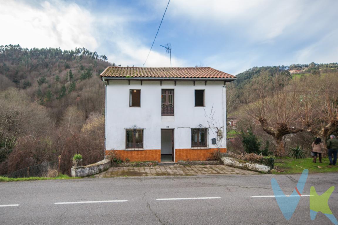 En el concejo de Pravia en un entorno asturiano influenciado  por la importancia fluvial  de los ríos Nalón y Narcea, rodeado de frondosos bosques y coto de Pesca, presentamos este inmueble.Folgueras es una parroquia de Pravia , donde está ubicada  esta  propiedad.Situado  en un enclave privilegiado, con el encanto de un río,  que pasa al lado de la vivienda .A 15 minutos del aeropuerto de Asturias,  40 minutos a la capital del Principado, a 35 minutos de Gijón. La preciosa Playa de San Esteban   , playa de Aguilar, y los preciosos  pueblos   de San Juan de la Arena ,   Cudillero , por citar alguno, son un ejemplo de las posibilidades que ofrece esta propiedad.Con una extensión de  dos mil ciento  treinta y tres metros cuadrados,  en la cual se ubica  una  casa que se compone de sótano, planta baja,  y piso alto, cada una de ellas de cincuenta y seis metros cuadrados, con una superficie construida total de ciento doce metros cuadrados.Gran oportunidad para crear un hogar a medida , ideal para las familias que busquen vivir en un entorno rural,  y a la  vez tener muy cerca todos los servicios  y comodidades.También en el precio , a parte de la casa vivienda, se incluye una finca , al otro lado del río con un encanto maravilloso.Llámenos, estaremos encantados  de  visitarla con usted.Gastos e impuestos no incluidos en el precio. Honorarios de intermediación inmobiliaria a cargo del vendedor y honorarios de mediación inmobiliaria del 2% más I.V.A. con un mínimo de 2000 euros mas I.V.A a cargo del compradorA título orientativo, en segundas transmisiones, el comprador abonará el Impuesto sobre Transmisiones Patrimoniales (ITP). Para consultar los porcentajes del ITP en Asturias puede hacerlo a través de la web oficial de servicios tributarios del Principado de Asturias https://sede.tributasenasturias.es/sites/sede/default/es_ES/Que-quieres-hacer/Transmisiones-Patrimoniales-y-AJD. La base imponible será el mayor valor entre precio de compraventa, tasación o valor de referencia catastral. Gastos de notaría y registro según aranceles variables según precio, número de copias y complejidad.  El comprador escoge libremente notario. El vendedor asume la plusvalía y el resto de gastos son del comprador. Si se precisa hipoteca: Tasación, condiciones y costes bancarios según entidad elegida por el comprador; así como los gastos de gestoría y cualesquiera otros inherentes a la formalización de la compraventa. De acuerdo con la ley, no se incluyen en el precio otros gastos o tributos que legalmente correspondan al comprador.. El consumidor tiene derecho, conforme a la normativa vigente, a disponer de información y documentación adicional relativa al inmueble y condiciones de la compraventa, accesible en la sede física . La agencia actúa exclusivamente como intermediaria en la operación. Cualquier compraventa y sus condiciones quedan sujetas en todo caso a la aceptación expresa del vendedor del inmueble y a la posterior formalización del correspondiente contrato. El presente anuncio tiene carácter meramente informativo; la información suministrada se corresponde con la disponible a la fecha de publicación, pudiendo variar en función de las circunstancias o actualizaciones legales, contractuales y fiscales.     
