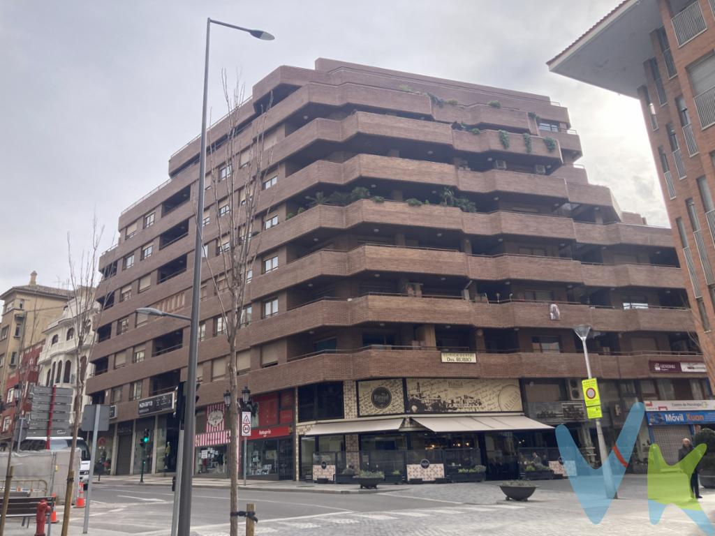 Plaza de garaje a la venta en el centro de Tudela en calle Gaztambide Carrera, ideal para moto o coche pequeño.