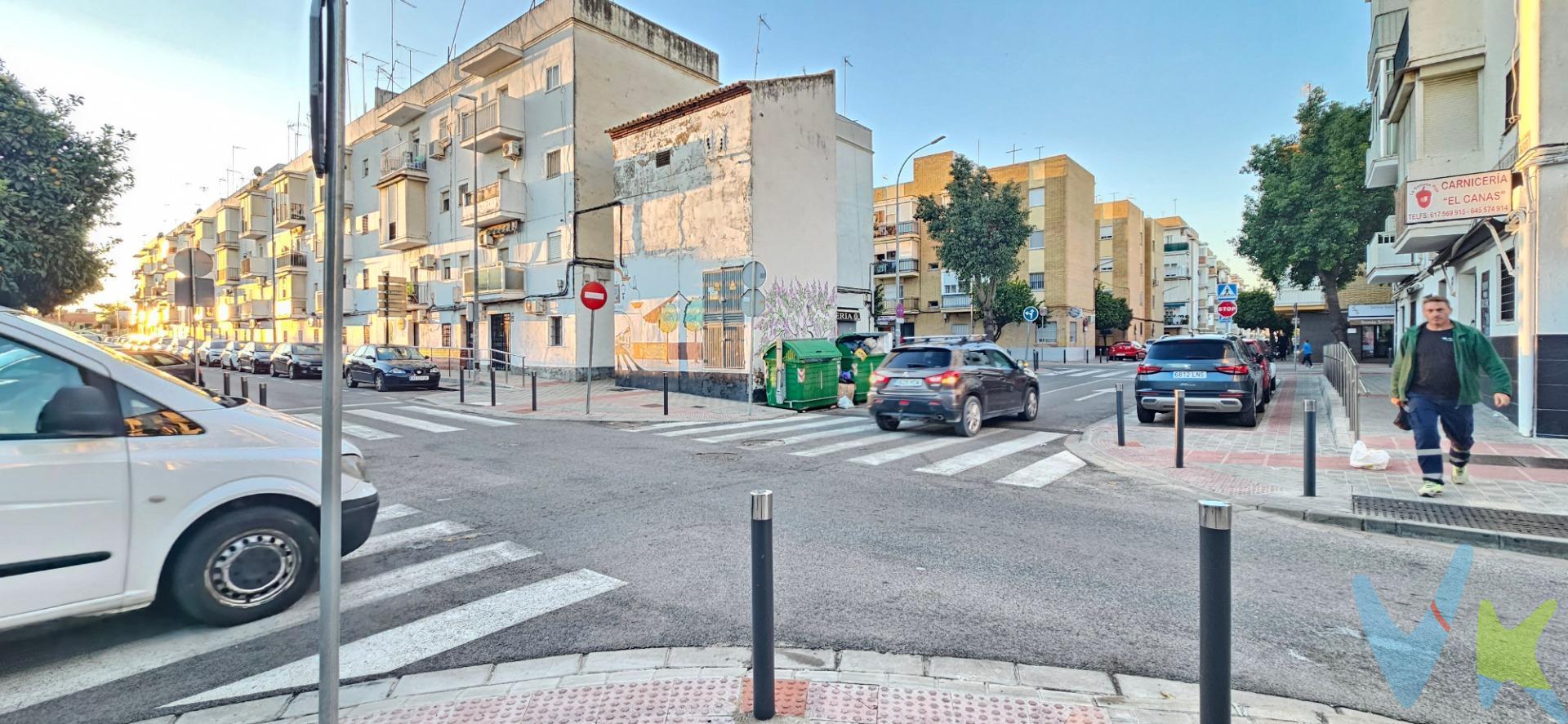 INVERSORES: RENTABILIDAD DESDE EL PRIMER DÍA – VIVIENDA YA ALQUILADA. 2ª planta sin ascensor | Reformada | Inquilino estable. ¿Buscas una inversión con inquilino consolidado y sin incertidumbres? Esta propiedad es para ti:. Renta mensual actual: 450 €/mes. Contrato vigente: el comprador se subroga (finaliza en enero de 2028). Reforma integral: realizada hace 5 años. Inquilino solvente y al corriente de pagos. Características de la vivienda:. 2 dormitorios. 1 baño con plato de ducha. Cocina amueblada con electrodomésticos. Lavadero. Terraza. Ubicación:. Junto a la Nacional IV con fácil acceso. Lanzadera de metro que conecta directamente con el Metro de Montequinto y Universidades. Zona bien comunicada y con alta demanda de alquiler. Ventajas para inversores:. Edificio sin ascensor → menos gastos comunitarios, mayor rentabilidad. Vivienda entregada con alquiler activo. Ingresos desde el primer día, sin necesidad de reforma ni búsqueda de inquilino. Producto estable, de bajo riesgo y con alta demanda. � Una fórmula ganadora para diversificar tu cartera inmobiliaria con un activo seguro y rentable. CONDICIONES:. Por mandato expreso del propietario, comercializamos este inmueble en exclusiva, lo que le garantiza el acceso a toda la información, a un servicio de calidad, un trato fácil, sencillo y sin interferencias de terceros. Por este motivo, se ruega no molestar al propietario, a los ocupantes de la propiedad o a los vecinos. Muchas gracias por su comprensión. GASTOS E IMPUESTOS INHERENTES A LA COMPRA NO INCLUIDOS EN EL PRECIO, como ITP, notaría, registro, honorarios profesionales de agencia y posible financiación. D. I. A. (Documento de Información abreviado) a disposición del consumidor que lo solicite, en base a lo dispuesto en el Decreto 218/05 de 11 de Octubre que regula el Reglamento de Información al Consumidor en la compra-venta y arrendamiento de vivienda en Andalucía.