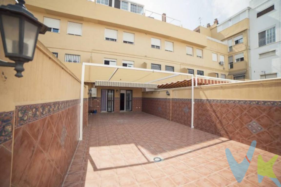 PRECIOSO, AMPLIO, CÓMODO Y MUY LUMINOSO DÚPLEX EN FINCA DEL 2004, CON ESPECTACULAR TERRAZA DE 90MTS2. UBICADO EN ZONA TRANQUILA DE ALDAIA: CALLE SAN PASCUAL. CON TODOS LOS SERVICIOS NECESARIOS CERCANOS: COLE, INSTITUTO, SUPERMERCADO, AUTOBÚS, PRÓXIMO A CENTRO MÉDICO Y DE ESPECIALIDADES DE ALDAIA, ESTACIÓN DE TREN. RODEADO DE ZONAS VERDES Y PARQUES INFANTILES...VIVIENDA DE 146MTS2. 3 HABITACIONES DOBLES CON ARMARIOS EMPOTRADOS. 2 BAÑOS COMPLETOS (UNO CON DUCHA, OTRO CON BAÑERA). COCINA INDEPENDIENTE CON SALIDA A TERRAZA DE 90MTS2. TOLDO AMPLIO. SALÓN COMEDOR DE 40MTS2. BALCÓN. SUELO DE TERRAZO. VENTANAS CLIMALIT CON MOSQUITERAS. CALEFACCIÓN CENTRAL. PLAZA DE GARAJE INCLUIDA Y TRASTERO (DENTRO DE LA VIVIENDA)...LLÁMANOS PARA MÁS INFORMACIÓN Y PARA VENIR A VERLO !!!!