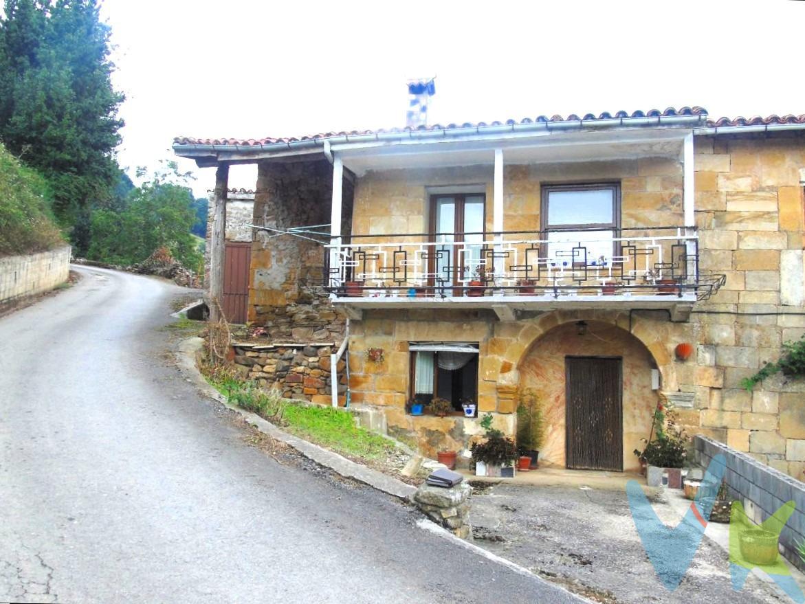 En Escobedo de Villafufre ponemos a la venta esta típica casa montañesa pareada con una parcela urbana anexa a la misma. La propiedad necesita reforma integral lo que te permite adaptarla a tus necesidades y redistribuirla a tu gusto; ubicada en una preciosa zona de los valles pasiegos a unos 20 minutos de Sarón; conserva todo el encanto de las típicas viviendas de la zona con un perfecto acceso por carretera. Déjanos mostrarte todas las ventajas que te ofrece la propiedad a un precio muy interesante. Te va a sorprender. Los impuestos, gastos de notaría y registro no están incluidos en el precio.