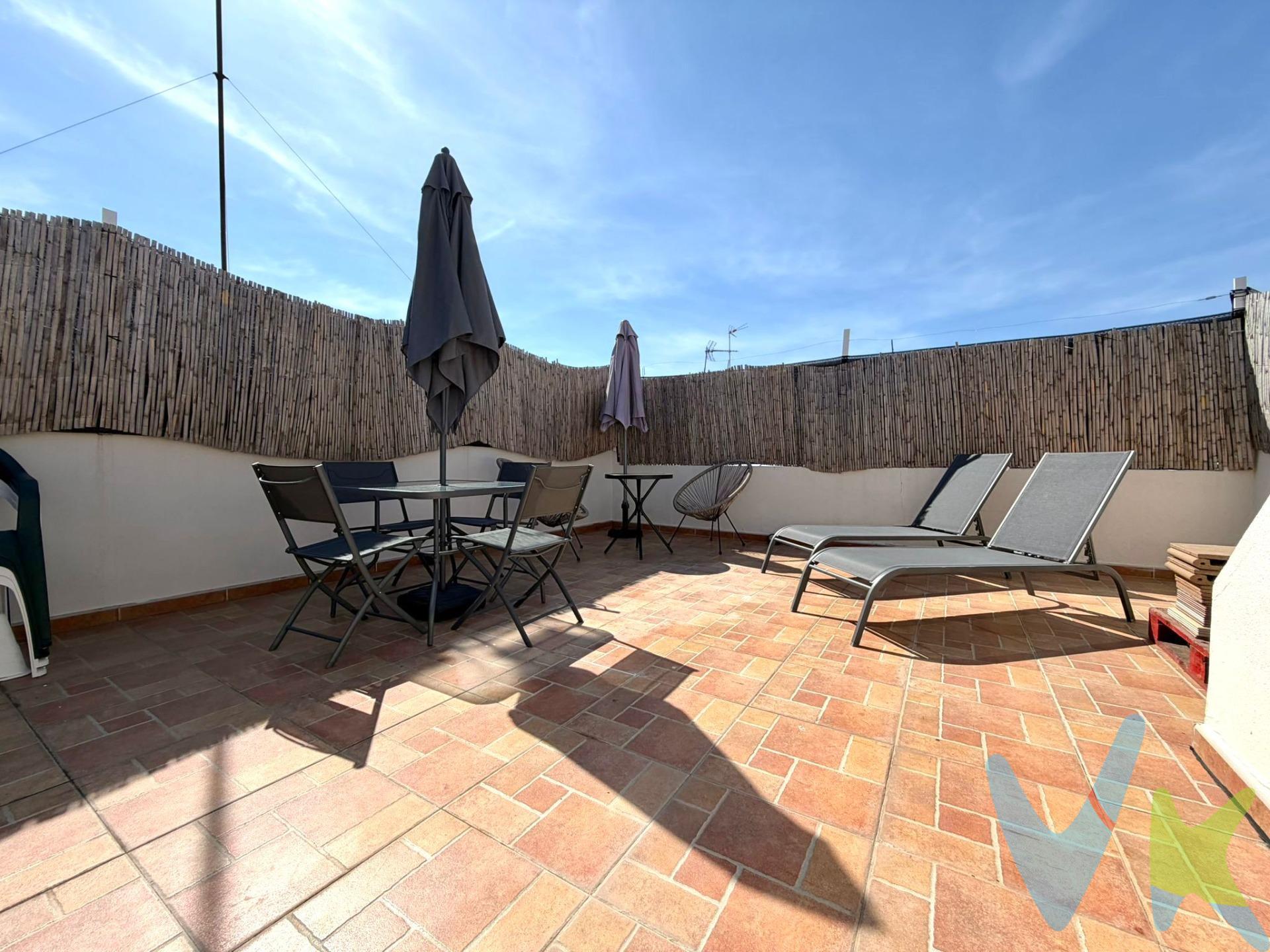 . Tenemos para ti este estupendo adosado en la zona de avenida de la Libertad con 3 habitaciones, dos baños completos y un aseo. La vivienda tiene una superficie útil de 73,97 m2 (S.Escrituras) y 87 m2 construidos (S.Catastro), distribuidos de la siguiente manera:. -Planta baja: Recibidor de acceso. -Planta primera: Salón, Cocina, aseo, y zona abierta opcional. - Planta segunda: Tres habitaciones dobles y dos baños completos (uno de ellos en suite en la habitación principal). -Planta tercera: Estupendo solárium para disfrutar con familiares y amigos. La vivienda se encuentra en estupendo estado de conservación, lista para entrar a vivir. Además tiene una zona de aparcamiento vallada no numerada. . En el entorno de avenida de la Libertad podrás encontrar todo tipo de comercios para cubrir tus necesidades diarias. Con estupenda comunicación por carretera con diferentes puntos de la provincia y zonas de playa. Ideal como primera o segunda vivienda. LLÁMENOS PARA MÁS INFORMACIÓN, ESTAREMOS ENCANTADOS DE ATENDERLE. "De acuerdo con lo prevenido en el Decreto 218/2005, de 11 de octubre, se informa al cliente que los gastos notariales, registrales, I.T. P., honorarios de intermediación, gastos financieros, y otros gastos inherentes a la compraventa no están incluidos en el precio. "Por mandato expreso del propietario, comercializamos este inmueble en exclusiva, lo que le garantiza el acceso a toda la información, a un servicio de calidad, un trato fácil, sencillo y sin interferencias de terceros. Por este motivo, se ruega no molestar al propietario, a los ocupantes de la propiedad o a los vecinos. Muchas gracias por su comprensión. Si usted es agente inmobiliario y tiene un cliente para este inmueble, llámenos: estaremos encantados de colaborar”. • IMPUESTOS A CARGO DEL COMPRADOR: En el caso de IVA (Impuesto de Valor Añadido) al tipo vigente del 10%, de acuerdo con la Ley 37/1992, de 28 de diciembre, del impuesto sobre el Valor Añadido. En el caso de ITP (Impuestos de Transmisiones Patrimoniales) el 7% sobre el mayor de los valores entre el precio de venta o el valor de referencia catastral, pero en casos especiales se puede ver reducido al 6% o al 3,5% en función de las condiciones del comprador, en virtud de lo dispuesto en el Ley 5/2021, de 20 de octubre, de Tributos Cedidos de la Comunidad Autónoma de Andalucía. • NOTARIA y REGISTRO: Son gastos sometidos a arancel, si bien su coste estimado puede oscilar para la Notaría en un precio aproximado de unos 350 - 500 euros, y en el caso del Registro de la Propiedad de 650 - 800 euros, el importe exacto dependerá del precio final de la compraventa, número de copias de la escritura, número de páginas de la escritura, complejidad, etc., todo ello de acuerdo con lo dispuesto en el anexo I del Real Decreto 1426/1989, de 17 de noviembre, por el que se aprueba el Arancel de los Notarios, y con el Real Decreto 1427/1989, de 17 de noviembre, por el que se aprueba el Arancel de los Registradores de la Propiedad. • HONORARIOS PROFESIONALES DE LA AGENCIA INMOBILIARIA: No incluidos en el precio de compra, y su importe a cargo del comprador será de un 3% más IVA sobre el precio de venta, con un mínimo de 3.500 Euros más IVA. • EN CASO DE FINANCIACIÓN BANCARIA: El importe de los gastos de la misma deberán ser consensuados con la entidad bancaria que vaya a financiar la operación. • Se ruega contacten directamente con la agencia  a fin de poder facilitarles una oferta personalizada que incluya el cálculo del precio definitivo en función de las circunstancias personales de cada comprador. • Se hace constar que la agencia efectúa una labor de intermediación, y que las condiciones finales de la compraventa quedan sujetas a la aceptación expresa de la parte vendedora y a la ulterior formalización del contrato.