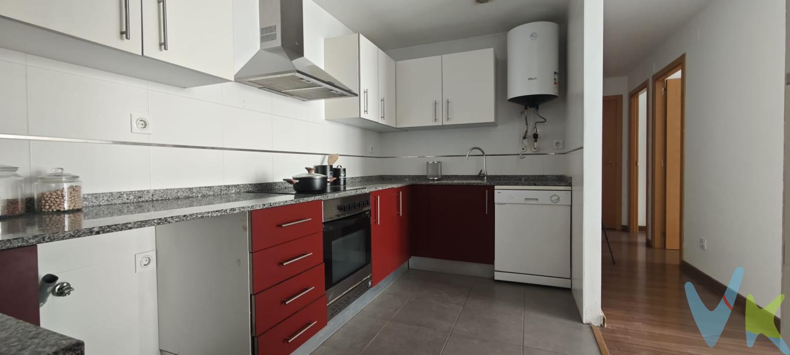 🏡 Vivienda VPO seminueva con garaje en PaternaOportunidad de acceder a una Vivienda de Protección Oficial (VPO) a solo 5 min de Valencia! Piso seminuevo de aprox. 60 m² con 2 dormitorios, baño completo, cocina independiente y salón-comedor con salida a balcón. Incluye plaza de garaje  privado en el precio. La finca cuenta con zona comunitaria infantil y trastero común para bicicletas.📅 Escriturable a partir del 15 de enero de 2026. 🏷️ Se vende sin muebles.✅ Requisitos VPO en la Comunitat Valenciana🚇 Ubicación y entornoSituada en una zona tranquila de Paterna, con excelente comunicación por CV-35 y CV-30, líneas de metro y autobús, y todos los servicios: colegios, institutos, supermercados, centros de salud y zonas comerciales.💡 Ideal para quienes buscan su primera vivienda con ayuda VPO y una ubicación estratégica junto a Valencia.Inscribirse en el Registro de Demandantes de Vivienda Protegida (si no lo estás, se tramita fácilmente).Destinar la vivienda a residencia habitual y permanente.No superar los ingresos máximos establecidos para VPO :1 persona 46.000 EUR anuales y 2 personas 54.000 EUR (Núcleo Familiar).No ser titular de otra vivienda protegida ni de vivienda libre adecuada.Ser mayor de edad y estar empadronado en la Comunitat Valenciana..El precio no incluye gastos de notaría, gestoría y registro de la propiedad, que se concretarán según su arancel profesional; los impuestos aplicables, a determinar según su normativa específica; los gastos de financiación, en su caso; ni los gastos de agencia inmobiliaria en las condiciones que se pacten con ésta.