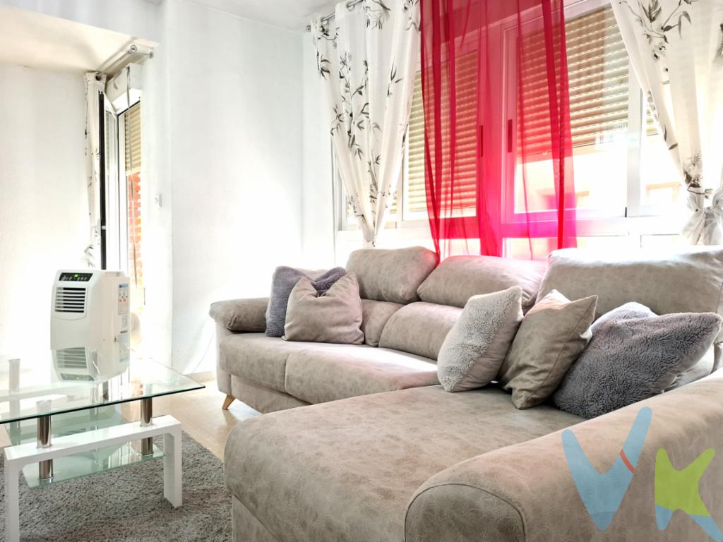  Presentamos una increíble oportunidad de adquirir un piso en el corazón de Castellón de la Plana, ubicado en la prestigiosa zona del Centro - Casco Histórico. Este inmueble combina la comodidad de una ubicación privilegiada con el encanto de la historia y la modernidad.Este espacioso piso cuenta con una superficie de 75.9 metros cuadrados útiles y 101 metros cuadrados construidos, ofreciendo un amplio espacio para adaptarse a las necesidades de cualquier familia. Se sitúa estratégicamente en la planta primera de un edificio histórico construido en 1970, que ha sido perfectamente mantenido para ofrecer todas las comodidades modernas, incluyendo un ascensor que facilita el acceso.Destaca por sus tres habitaciones, ideales para el descanso y el confort, proporcionando un espacio adicional que se puede adaptar como oficina, salón de juegos o estudio personal. Estas habitaciones han sido diseñadas para maximizar el espacio y la iluminación, asegurando un ambiente acogedor. Además cuenta con un balcón y una terraza en el patio de luces.El entorno del piso resulta excepcional, proporcionando acceso a una rica oferta cultural, gastronómica y comercial. Ubicado en una de las zonas más emblemáticas de Castellón de la Plana, los residentes tienen a su disposición una amplia variedad de restaurantes, tiendas y espacios culturales a poca distancia. Este barrio combina tradición y vanguardia, ofreciendo una calidad de vida sin igual.Además, la conectividad del inmueble es excelente. Una eficiente red de transporte público, con paradas de autobús muy cercanas, permite desplazarse cómodamente por toda la ciudad y más allá. Esto convierte al piso en una opción ideal tanto para aquellos que buscan residir en un entorno urbano vibrante como para quienes desean un acceso fácil y rápido al resto de la comunidad.La cocina, funcional y bien equipada, ofrece el espacio perfecto para los entusiastas de la gastronomía, mientras que su diseño permite aprovechar cada metro cuadrado de manera eficiente. El salón es amplio y se presenta como el lugar ideal para reuniones familiares, ofreciendo el espacio perfecto para el entretenimiento y el relax.Las instalaciones y acabados del piso aseguran una experiencia de vida sin complicaciones. Las áreas comunes están bien mantenidas, reflejando el compromiso con la comodidad y seguridad de los residentes. Es una propiedad que equilibra con maestría el encanto clásico del edificio con la funcionalidad contemporánea.Este inmueble promete convertirse en un refugio cómodo y accesible para sus nuevos propietarios. Entre sus características, destacan también las ventanas amplias que permiten la entrada de luz natural, transformando cada habitación en un espacio agradable y luminoso.No pierda la oportunidad de visitar y explorar lo que podría ser su próximo hogar. Este piso es más que un lugar para vivir, es una experiencia única de vida en el vibrante corazón de Castellón de la Plana. Contáctenos hoy mismo para concertar una visita y descubra todas las ventajas que este maravilloso piso tiene para ofrecer. Estamos seguros de que quedará encantado con cada detalle.Gastos, impuestos y honorarios profesionales de la inmobiliaria no incluidos en el precio.Posibilidad de financiación hasta el 100%, pregúntanos y te haremos un estudio gratuito. 
