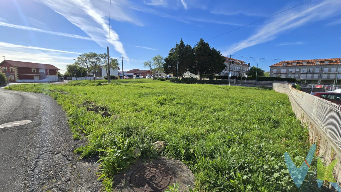 Estás buscando un nuevo proyecto donde invertir sabiendo que la rentabilidad está más que garantizada?. Inmobiliaria Barrio te ofrece está oportunidad al comercializar una parcela urbana en el pueblo costero de Suances. Una parcela urbana de 909 metros cuadrados. Situada a 800 metros del centro , en una zona de expansión del municipio. Aprovechamiento urbanístico de la parcela: - Bloque colectivo en grado I. -25% de ocupación de parcela. -0,55% de edificación. -Construcción permitida: planta baja más tres alturas.-Distancia a carreteras: 5 metros. -Distancia a colindantes: si el aprovechamiento es a máxima altura: 6,5 metros. Aprovecha está oportunidad para poder promover la construcción de un bloque de 8 viviendas para poder comercializarlo o explotarlo en régimen de alquiler. No pierdas el tiempo , llama para contactar una cita con nosotros y te explicaremos la rentabilidad de esta inversión.