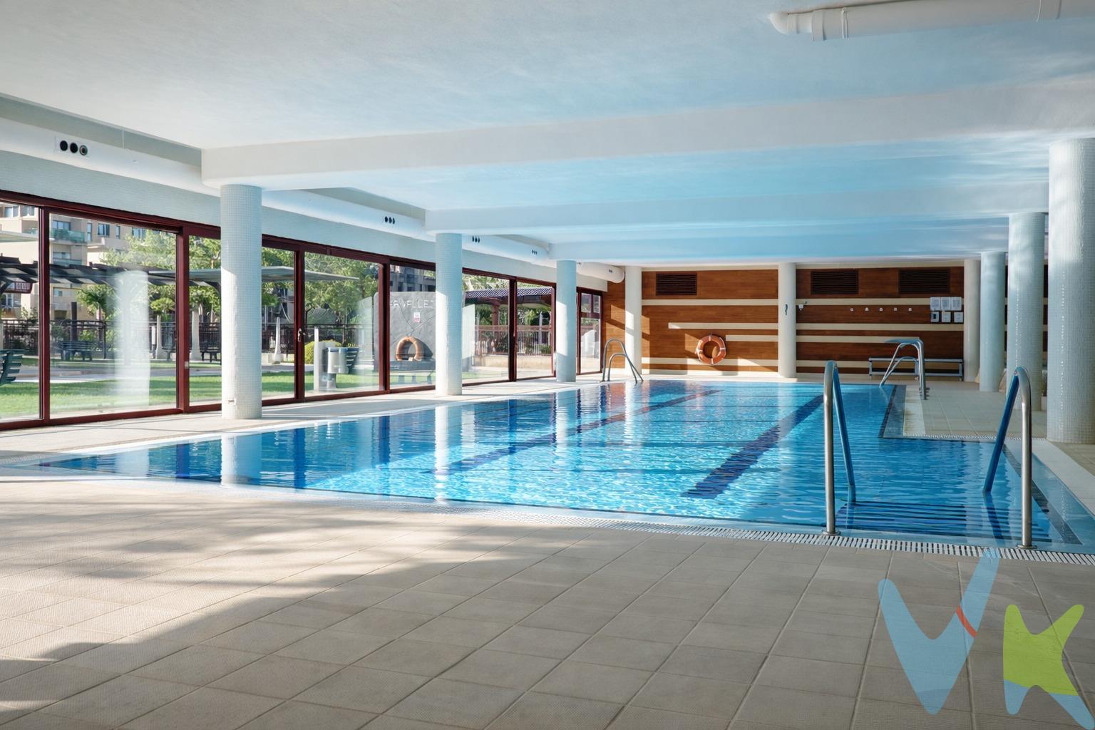 Este apartamento seminuevo de 40 m² de vivienda + 33 m² de terraza en Spa Valley II te ofrece un estilo de vida completo en uno de los residenciales más atractivos de Villanueva del Río Segura (Murcia). La vivienda cuenta con 1 dormitorio, luminoso salón con cocina office integrada y amplia terraza privada, perfecta para disfrutar del sol y vistas a zonas verdes y piscina. Dispone además de plaza de parking incluida. El residencial Spa Valley II destaca por sus zonas comunes de lujo: piscinas (adultos e infantil) con solárium, spa y área de relax, jacuzzi y sauna en instalaciones cubiertas y climatizadas, así como un gimnasio equipado y amplios espacios ajardinados para disfrutar al aire libre. Su ubicación te sitúa a un paso de servicios locales y a pocos minutos del conocido Balneario de Archena, ideal para complementar tu bienestar con experiencias de salud y relax. Un hogar listo para entrar a vivir, con grandes posibilidades tanto como vivienda habitual como segunda residencia o inversión.  . No dudes en contactar y solicita información. 