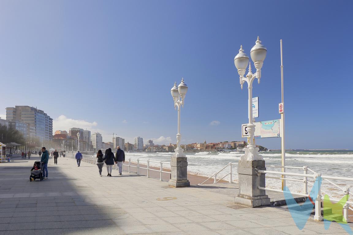  **Exclusiva Oportunidad en La Arena: Piso en Venta en Gijón**Nos complace presentar ,piso en venta ubicado en la prestigiosa zona de La Arena, en Gijón. Este inmueble ofrece a sus futuros propietarios un espacio cómodo y acogedor, ideal para aquellos que buscan el hogar perfecto en un entorno urbano bien comunicado y de fácil acceso.Situado en la cuarta planta de un edificio construido en 1969, el piso cuenta con un amplio  ascensor  y portal completamente reformado sin Barreras arquitectónicas, que facilita el acceso cómodo a todas las plantas, mejorando la experiencia de los residentes al llegar a casa. Dispone de  tres habitaciones, Salón amplio ,Cocina independiente y 2 Baños perfectamente diseñado para maximizar el confort y la privacidad de sus habitantes. La ubicación del piso es simplemente inmejorable ya que la zona de La Arena es conocida por su tranquilidad, seguridad y proximidad a una gran cantidad de servicios y comodidades.La playa de San Lorenzo, una de las más emblemáticas de Gijón, está también a unos pasos de  distancia, invitando a disfrutar de relajantes paseos, actividades al aire libre y el suave clima que caracteriza a la región.La Arena es una de las zonas mejor valoradas de Gijón, perfecta para quienes valoran un entorno urbano dinámico pero cercano al mar. Este piso cuenta con un valor añadido poco común: una práctica área cercana donde es posible detenerse unos minutos para carga y descarga. Ideal para facilitar mudanzas, compras o el día a día, sin renunciar a la comodidad de vivir en una zona con  todos los servicios a mano.Este piso es una opción destacada que no dejará indiferente a aquellos que buscan una inversión repleta de potencial y en una ubicación estratégica.Visitar este inmueble es el primer paso hacia una nueva etapa llena de posibilidades. Si está interesado en descubrir todo lo que este piso tiene para ofrecer, lo invitamos cordialmente a concertar una visita. Nuestro objetivo es ayudarle a encontrar el hogar que siempre ha deseado, sus oportunidades futuras comienzan aquí, en un piso maravilloso en el corazón de La Arena.El precio NO incluye: Impuestos, gastos de Notaría, registro y honorarios de los servicios contratados por los compradores a la Agencia Inmobiliaria.A título orientativo, en segundas transmisiones, el comprador abonará el Impuesto sobre Transmisiones Patrimoniales (ITP). Para consultar los porcentajes del ITP en Asturias puede hacerlo a través de la web oficial de servicios tributarios del Principado de Asturias https://sede.tributasenasturias.es/sites/sede/default/es_ES/Que-quieres-hacer/Transmisiones-Patrimoniales-y-AJD. La base imponible será el mayor valor entre precio de compraventa, tasación o valor de referencia catastral. Gastos de notaría y registro según aranceles variables según precio, número de copias y complejidad.El comprador escoge libremente notario. El vendedor asume la plusvalía y el resto de gastos son del comprador. Si se precisa hipoteca: Tasación, condiciones y costes bancarios según entidad elegida por el comprador; así como los gastos de gestoría y cualesquiera otros inherentes a la formalización de la compraventa. De acuerdo con la ley, no se incluyen en el precio otros gastos o tributos que legalmente correspondan al comprador. El consumidor tiene derecho, conforme a la normativa vigente, a disponer de información y documentación adicional relativa al inmueble y condiciones de la compraventa, accesible en la sede física de la Agencia Eurocasa Gijón, en Santa Doradía, nº 14-Bajo, en Gijón, o a través del correo electrónico info@eurocasagijon.com. La agencia actúa exclusivamente como intermediaria en la operación. Cualquier compraventa y sus condiciones quedan sujetas en todo caso a la aceptación expresa del vendedor del inmueble y a la posterior formalización del correspondiente contrato. El presente anuncio tiene carácter meramente informativo; la información suministrada se corresponde con la disponible a la fecha de publicación, pudiendo variar en función de las circunstancias o actualizaciones legales, contractuales y fiscales.  