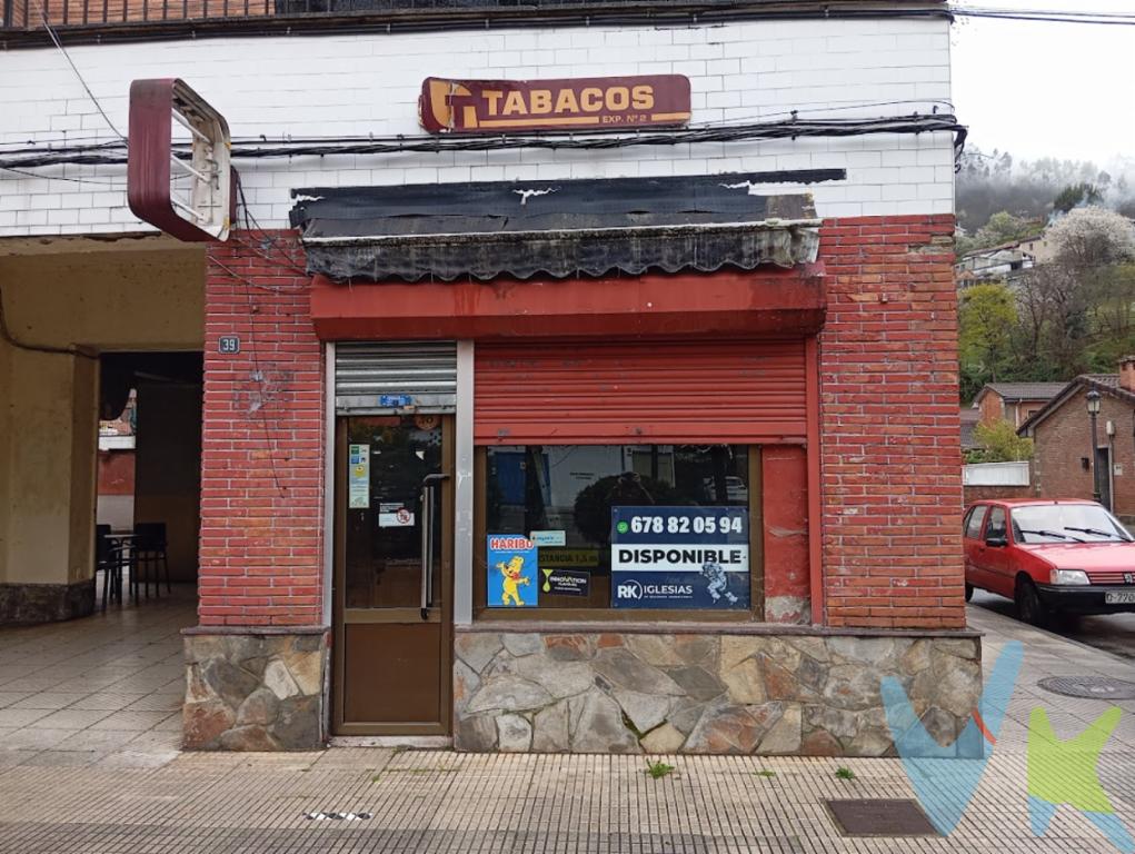  Local comercial en venta en Avenida de la Libertad  BlimeaSe vende local comercial de 35 m² ubicado en plena Avenida de la Libertad, en Blimea, una zona con paso frecuente de peatones y buena visibilidad.El local, anteriormente utilizado como estanco, se encuentra en un tamaño ideal para emprender pequeños negocios o como inversión. Gracias a su distribución y superficie, resulta perfecto para actividades que no requieren gran espacio.Ideal para:Quiosco o tienda de prensaTienda de golosinas o alimentación básicaOficina (seguros, gestoría, asesoría, etc.)Peluquería o barberíaCentro de estética o uñasTienda de telefonía o informáticaPunto de recogida de paqueteríaPequeño comercio especializado (regalos, artesanía, vapeo, etc.)Buena oportunidad para autoempleo o inversión con bajo coste de mantenimiento.Para más información o visitas, no dudes en contactar.PRECIO DE VENTA SIN GASTOS NI IMPUESTOS INCLUIDOS: El precio de venta no incluye gastos de notaría, registro de la propiedad, gestoría, ni el Impuesto de Transmisiones Patrimoniales (ITP) o el IVA/AJD. HONORARIOS: El precio de venta no incluye los honorarios que se devengan a cargo del cliente comprador por la prestación de servicios de asesoramiento y gestión. El importe asciende a 1.000 EUR, del Precio de Venta (IVA no incluido). Dichos honorarios deberán ser abonados a la firma de la escritura pública. 