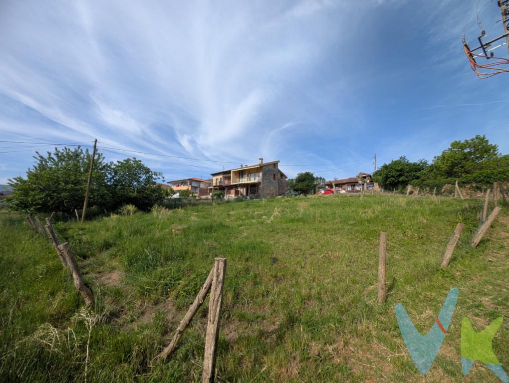 Ubicado en el municipio de Rasines, en pleno entorno natural del Valle del Asón.Te presentamos este terreno urbano de 1.031 m², ideal para construir la vivienda que siempre has imaginado en un entorno tranquilo, rodeado de naturaleza y a pocos minutos de todos los servicios. Características principales:? Ideal para vivienda unifamiliar? Buen acceso rodado desde la carratera general? Entorno residencial consolidado? Clasificación: Urbano? Superficie: 1.031 m² Impuestos, gastos notariales y registrales NO INCLUIDOSHonorarios del 1% con cargo al comprador