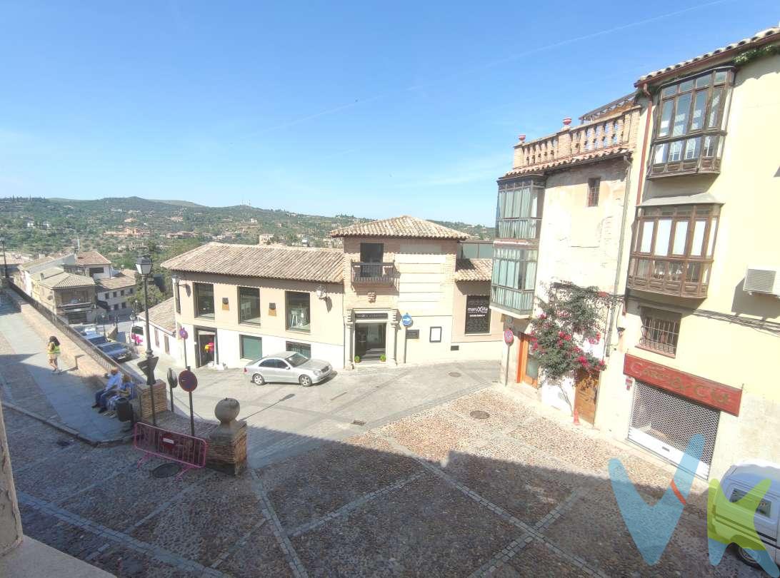 Si tu ilusión es vivir en la ciudad mas bonita de España, en su casco histórico, llámanos para preparar una visita. Podrás comprobar que es la casa que buscabas.
Piso en Casco histórico de Toledo con terraza interior, miradores al exterior, plaza de garaje y trastero.
Tu vivienda en la zona mas exclusiva y turística de Toledo.
En la ciudad de las 3 culturas. Mucha luminosidad. Sitio privilegiado. Con ascensor, trastero y garaje. En el taller del Moro. Fácil entrada y salida con vehículo. Reformado.
Tipo de propiedad: Piso
Subtipo de propiedad: Piso con garaje y trastero
Ubicado en el corazón de la hermosa ciudad de Toledo, este piso es una oportunidad que no puedes dejar pasar. Su ubicación en el casco histórico lo convierte en un lugar ideal para descubrir la magia de esta ciudad llena de historia y encanto.
Características

Salón: 30m2
Cocina: amueblada y equipada
Estado de conservación: recién reformado
Balcón
Terraza
Ascensor
Número de habitaciones: 3
150 metros útiles
154 metros construidos
Estructura edificio: Hormigón
Altura del inmueble: 2
2 pisos por planta
Central con contador individual para el agua caliente
Central con contador individual para la calefacción
Bomba de calor y aire acondicionado
Orientación: norte este

No pierdas la oportunidad de vivir en el casco histórico de Toledo en este encantador piso recién reformado. ¡Contáctanos para más información!
Honorarios de intermediación inmobiliaria no incluidos en el precio.
Información válida salvo error tipográfico.
 
 
 