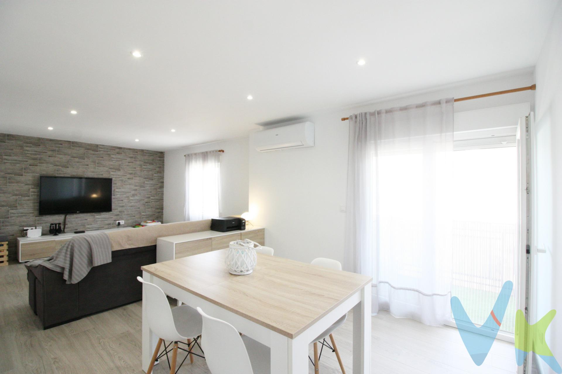 Te presentamos esta fantástica vivienda en Alfafar, completamente reformada con mucho gusto, pensada para quienes valoran el diseño, la comodidad y la funcionalidad en su día a día. La vivienda cuenta con tres habitaciones bien distribuidas, ideales tanto para familia como para quienes necesitan espacio extra para despacho o zona de trabajo. Dispone de un baño moderno con plato de ducha, diseñado con un estilo actual y práctico. La cocina, cuidada al detalle, ofrece un espacio cómodo y funcional, con acceso a galería independiente que aporta un extra de desahogo y organización. El salón-comedor, luminoso y acogedor, conecta con un balcón perfecto para disfrutar del aire libre y aportar luz natural a la vivienda. Ubicada en una finca con ascensor, esta propiedad reúne todas las comodidades necesarias en una zona bien comunicada y con todos los servicios a tu alcance. Una vivienda lista para entrar a vivir, donde cada detalle ha sido pensado para ofrecer confort y estilo. Entra en nuestro enlace y disfruta del tour virtual: https://my.matterport.com/show/?m=7LdFE45A9ma. Los datos e información contenida en este anuncio no son vinculantes sino meramente informativos, la oferta está Los sujeta a cambios de precio, textos, fotos o cualquier otro contenido inesperado, la inmobiliaria se reserva el poder de modificarlo en cualquier momento. La venta de esta vivienda se gestiona mediante contrato de EXCLUSIVA COMPARTIDA por lo que se trabaja con más de 150 Inmobiliarias. Los gastos de la venta tales como notaría, registro y honorarios no están incluidos en el precio. 