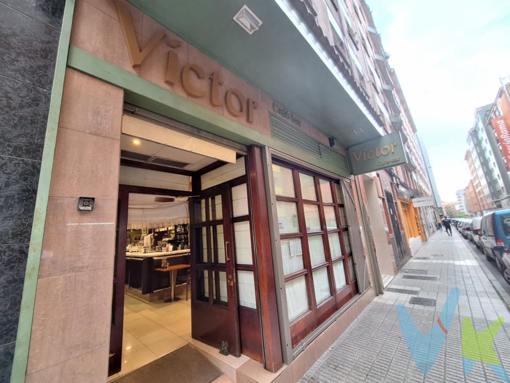  Disponible en venta un excepcional local comercial en la vibrante ciudad de Gijón, ideal para emprendedores con visión. Este espacioso inmueble cuenta con una superficie útil de 150 metros cuadrados, ofreciendo un amplio abanico de posibilidades para adaptar el espacio a las necesidades específicas de su negocio. Con una construcción total de 160 metros cuadrados, se garantiza un ambiente cómodo y funcional que exaltará las operaciones diarias de cualquier proyecto.Este local  local está insonorizado y con salida de humos. Actualmente funcionando como cafetería con una buena clientela.Se localiza en una zona estratégica de la ciudad, permitiendo un fácil acceso a través de múltiples opciones de transporte público. La cercanía a paradas de autobús asegura una fluidez en el acceso para empleados, clientes y proveedores, aumentando así el potencial de visibilidad y afluencia. La excelente ubicación facilita el flujo constante de tráfico peatonal, lo que representa una oportunidad inmejorable para negocios que dependen de una alta exposición.Las instalaciones del local abren un mundo de posibilidades para su adecuación, ya sea que su enfoque esté en el comercio minorista, la hostelería o cualquier tipo de servicio. El diseño del espacio le ofrece una gran adaptabilidad, permitiendo una disposición óptima para mostrar productos, atender clientes o realizar diversas actividades. Constituye el escenario perfecto para conceptualizar un ambiente que refleje su marca y atrape a su público objetivo.Le invitamos a coordinar una visita para descubrir de primera mano todo lo que este local tiene para ofrecer. Durante el recorrido, podrá apreciar la versatilidad del espacio y visualizar cómo puede convertirse en el próximo hogar de su negocio exitoso. La experiencia directa del entorno y sus características únicas le permitirá evaluar todos los aspectos que lo hacen una oferta tan atractiva y conveniente. No deje pasar esta oportunidad única de asegurar un espacio estratégico en Gijón, donde su negocio podrá crecer y prosperar en un entorno dinámico y favorable.El precio no incluye gastos de notaría, registro e impuesto de transmisiones